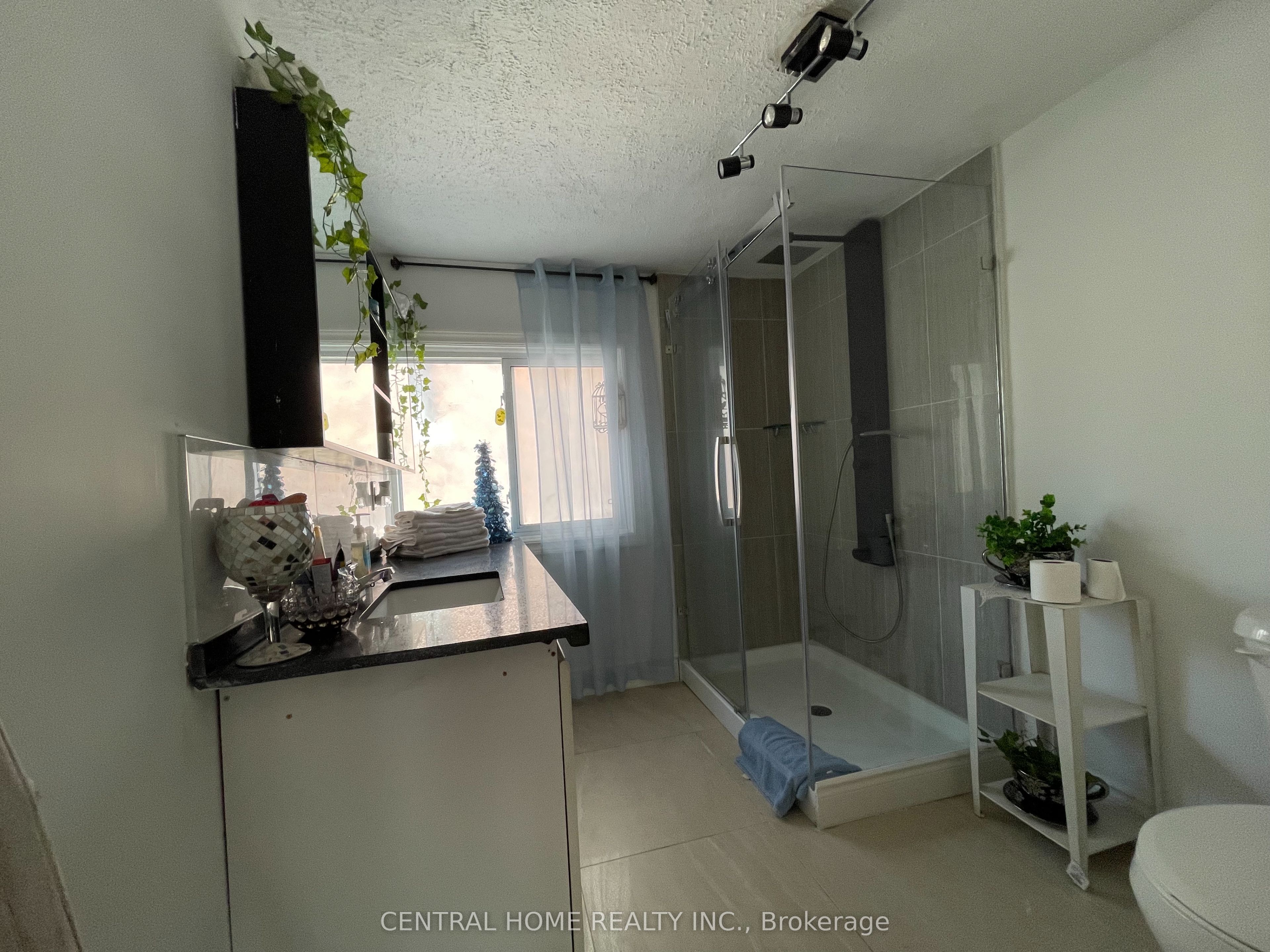 6068 Drummond Road Property Photo 10