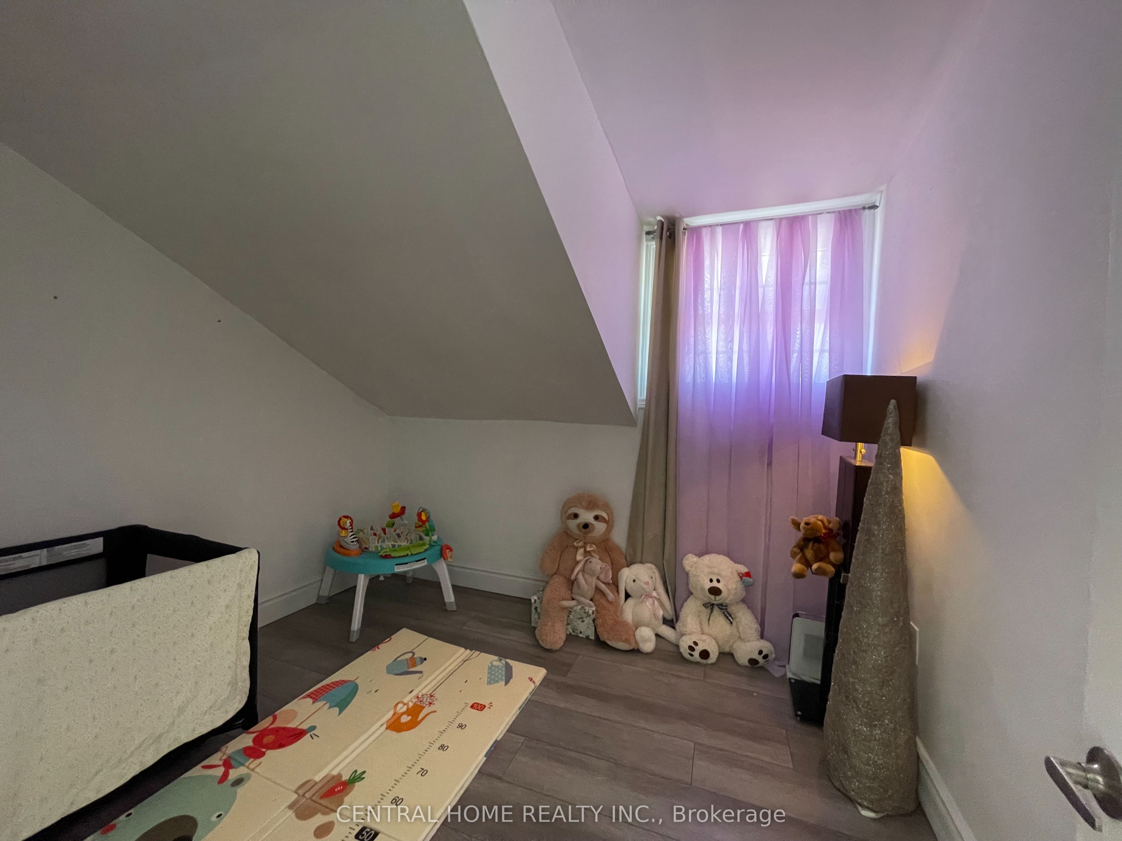 6068 Drummond Road Property Photo 11