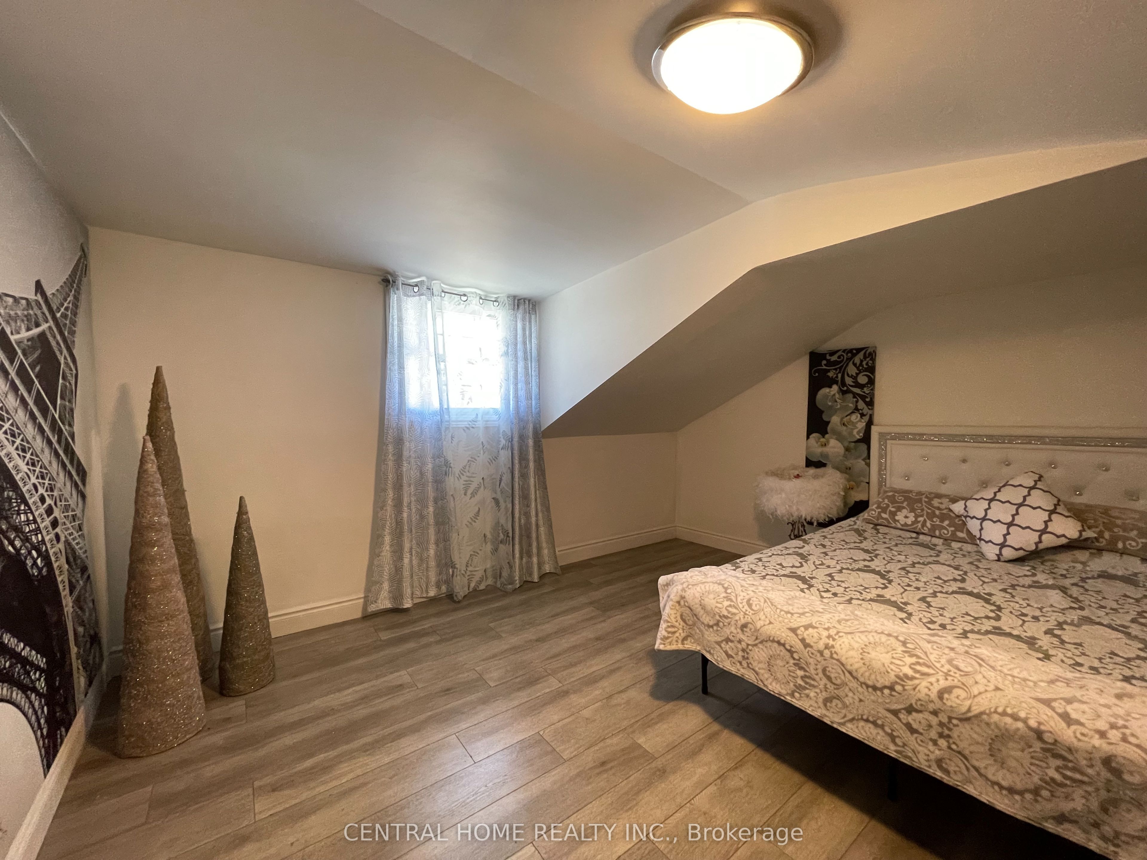6068 Drummond Road Property Photo 13