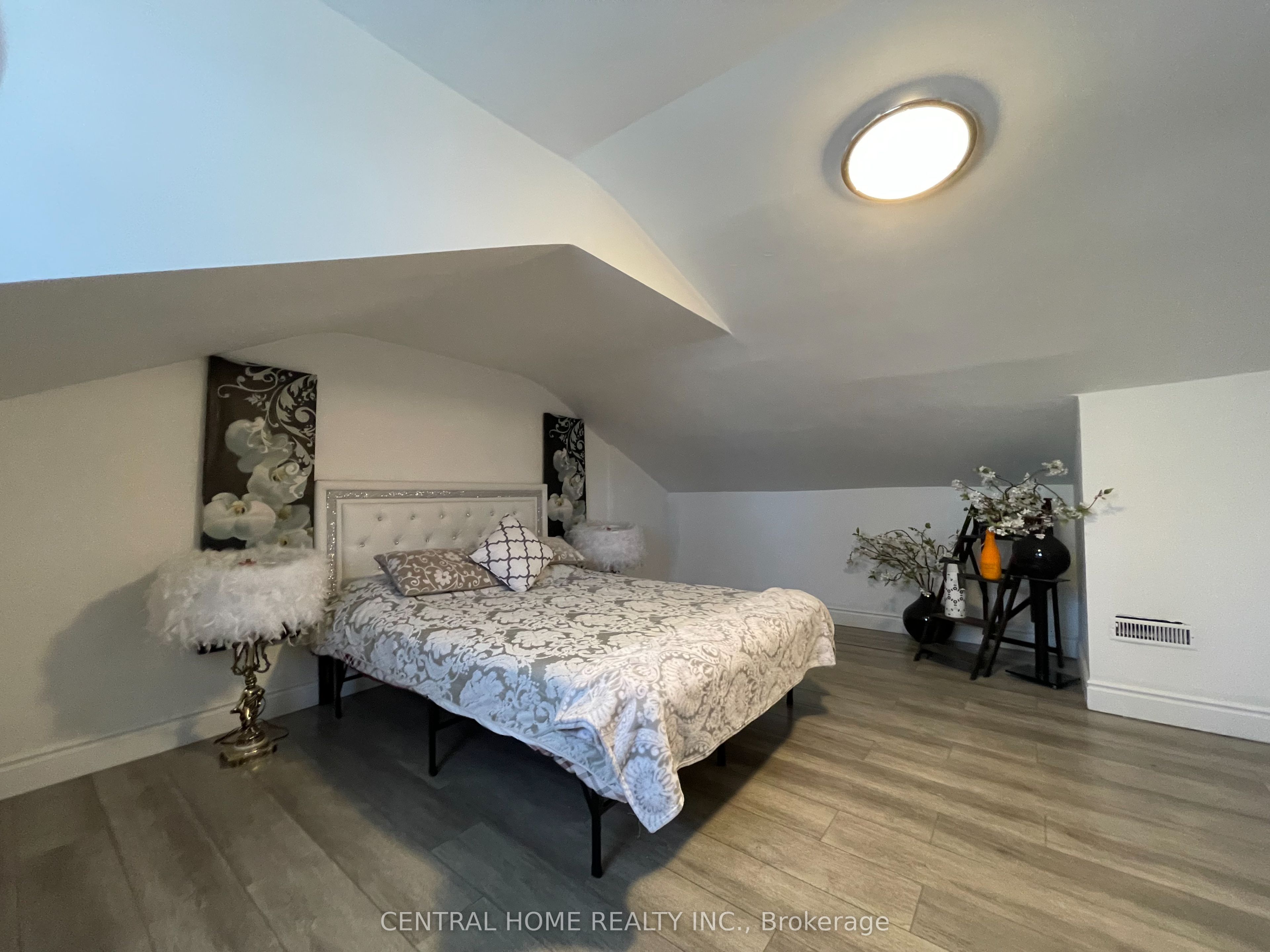 6068 Drummond Road Property Photo 14