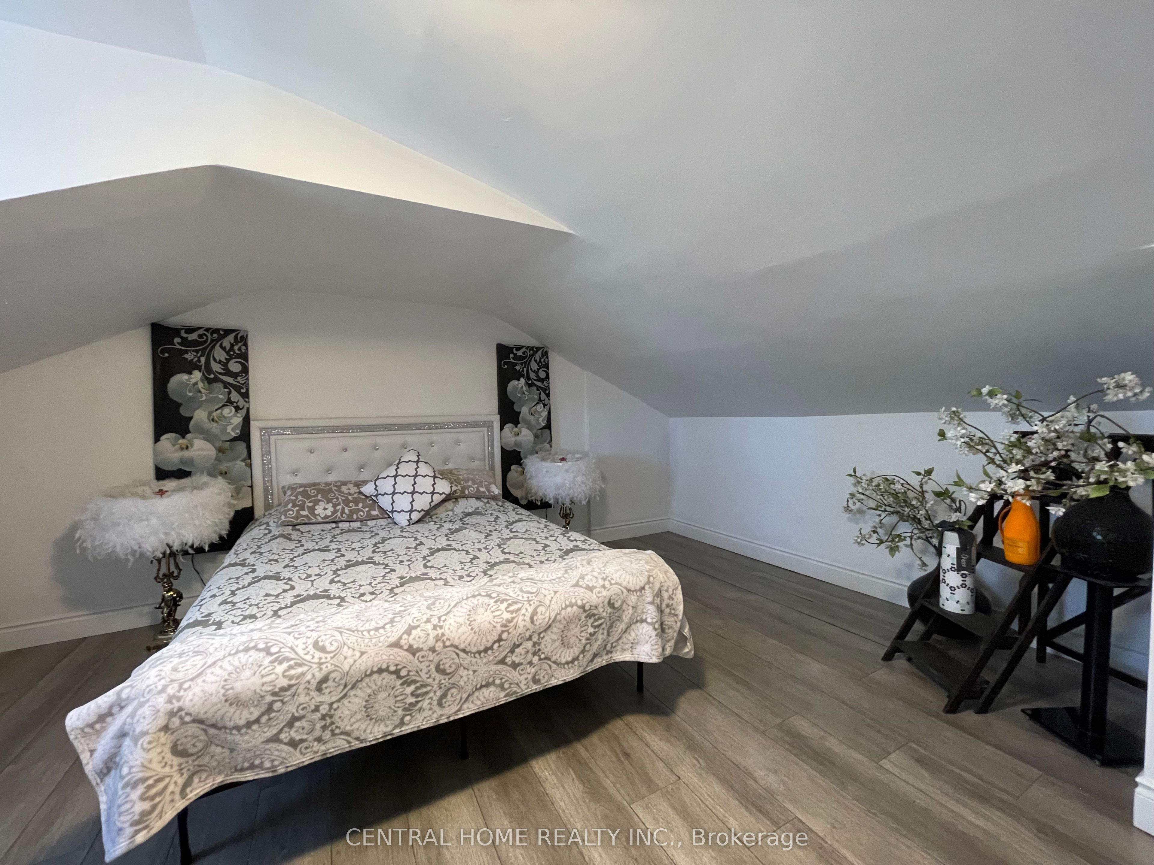 6068 Drummond Road Property Photo 15