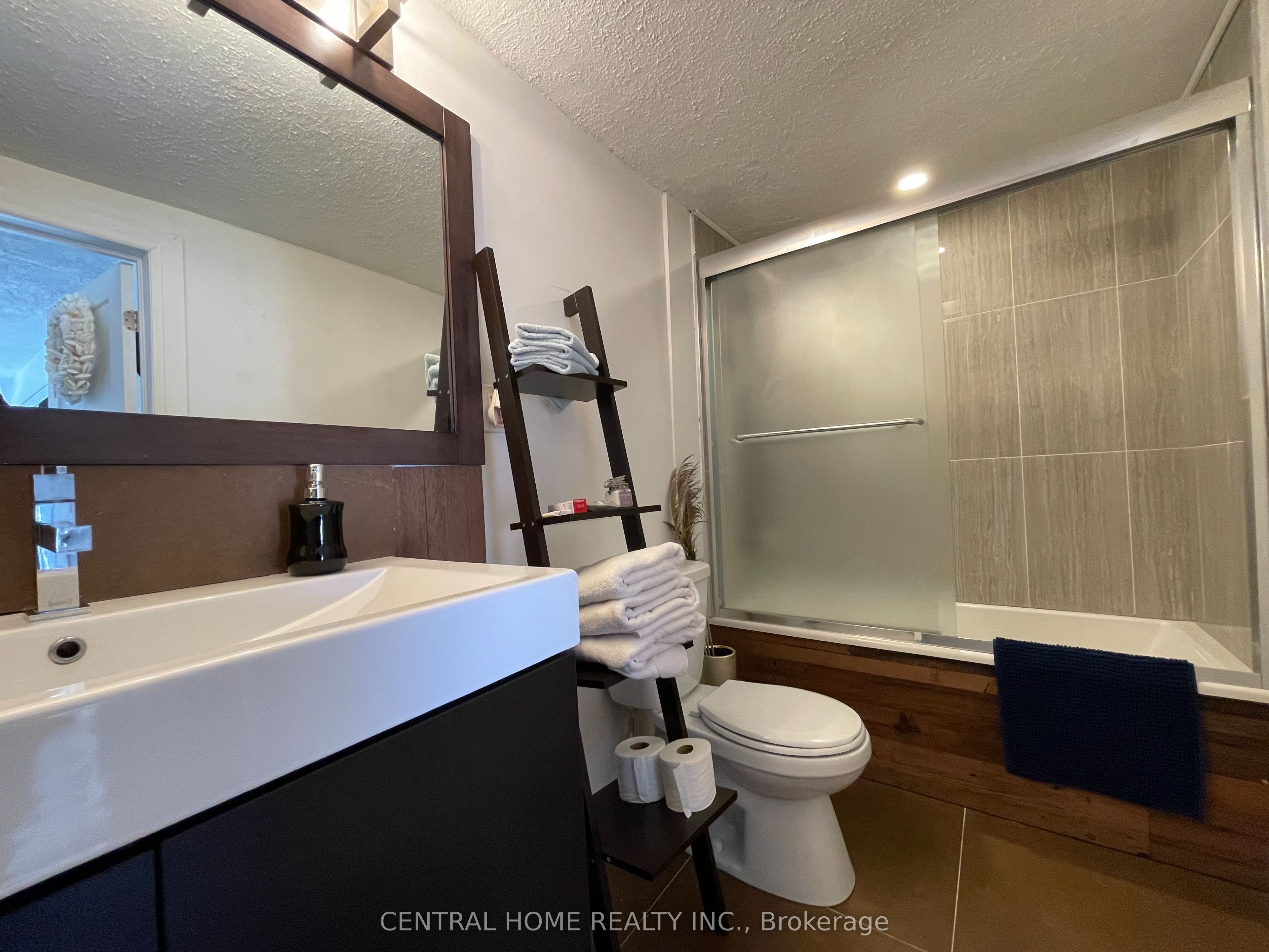 6068 Drummond Road Property Photo 23