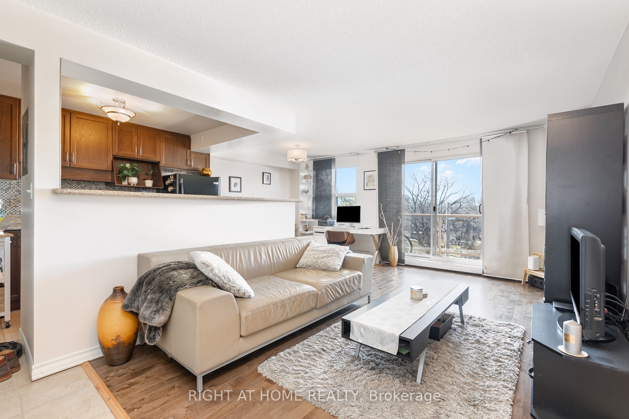 793 Colborne Street E 503 Property Photo 1