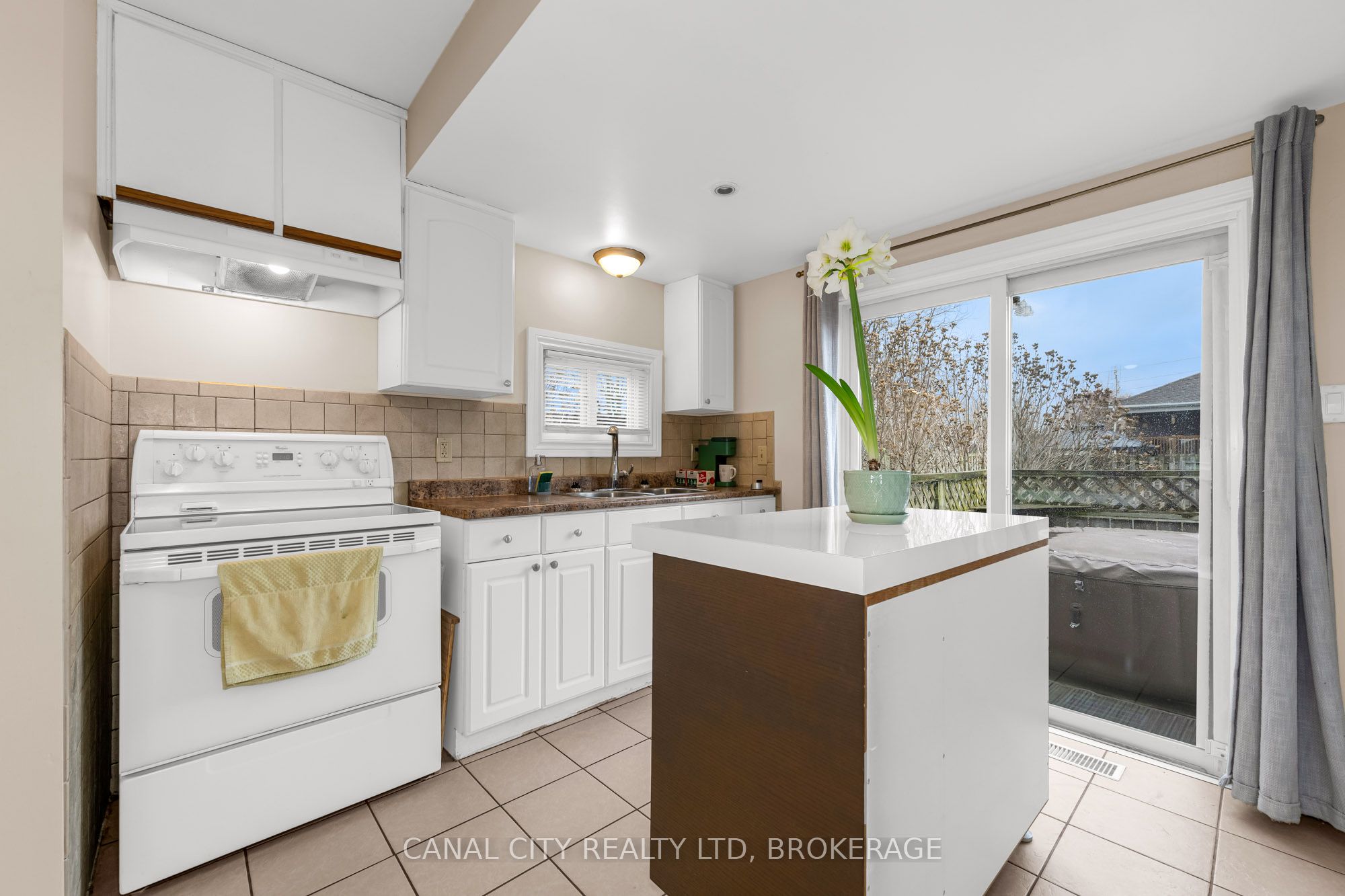 51 Pine Street S Property Photo 10