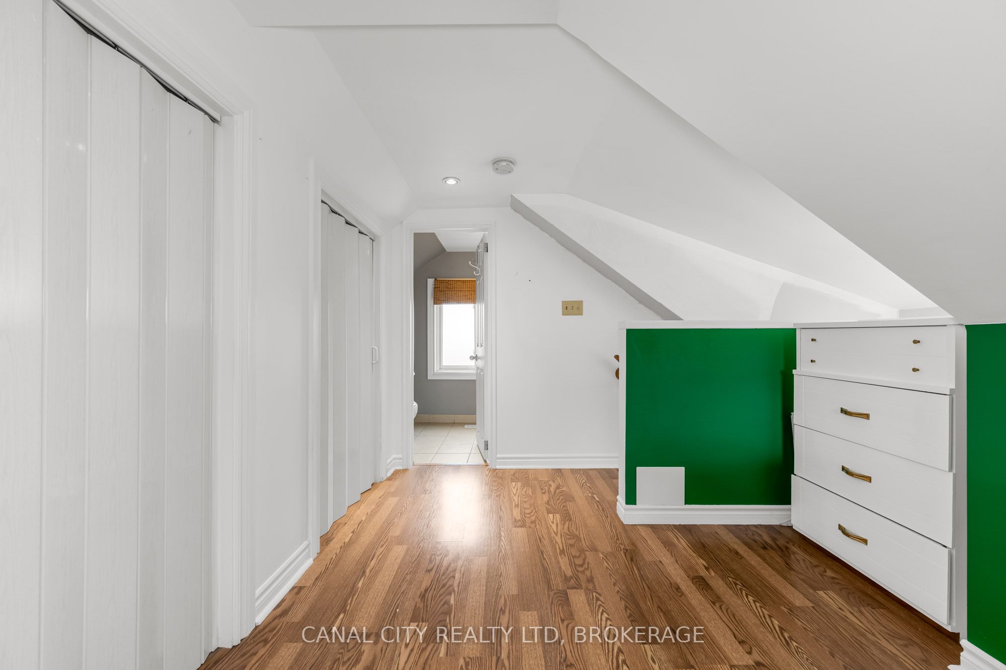 51 Pine Street S Property Photo 17