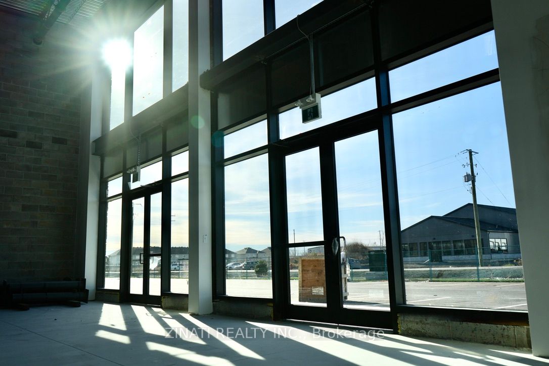 #unit 1 - 51 Roe Street Property Photo 5