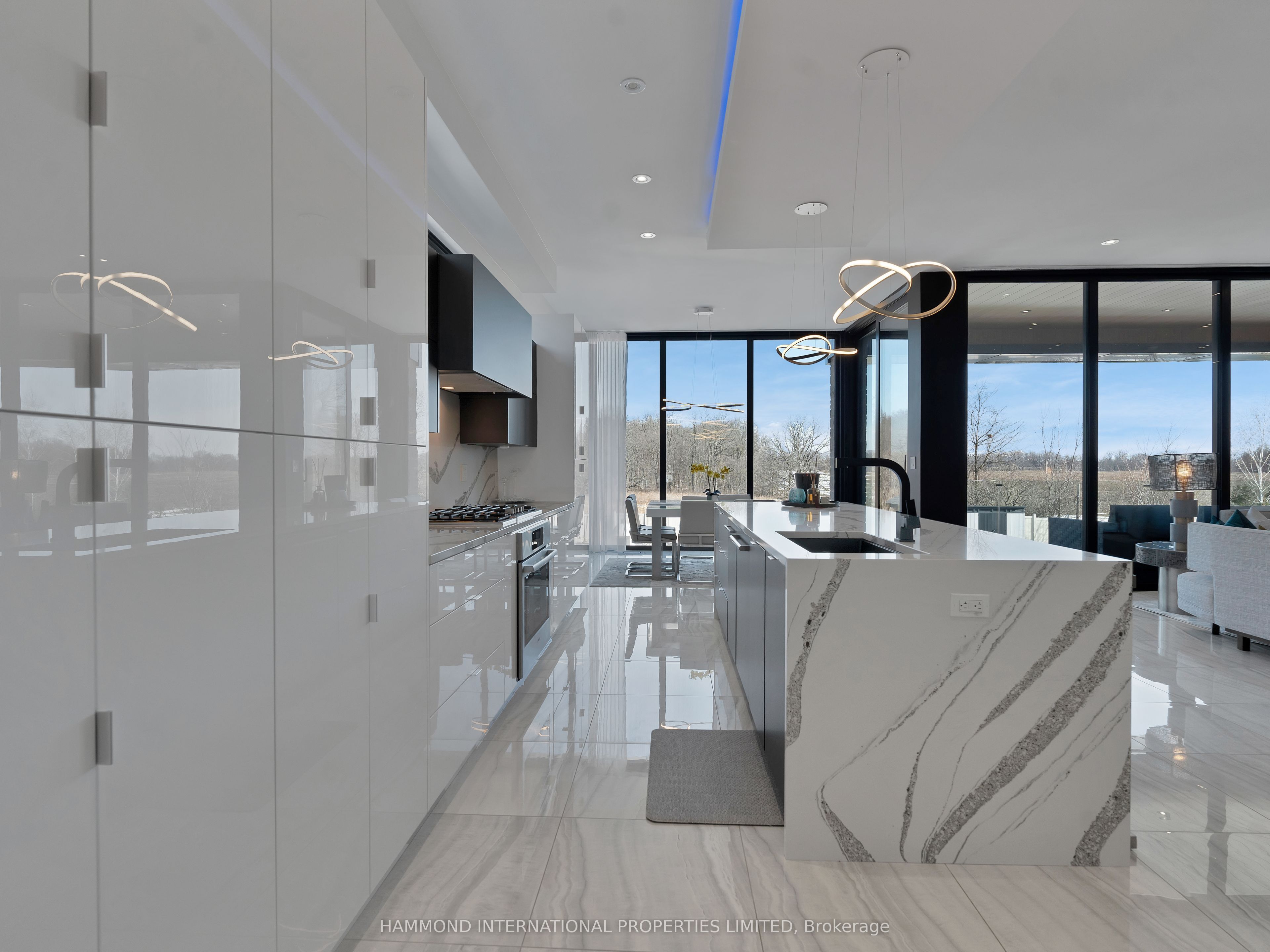 8374 Dickenson Road Property Photo 10