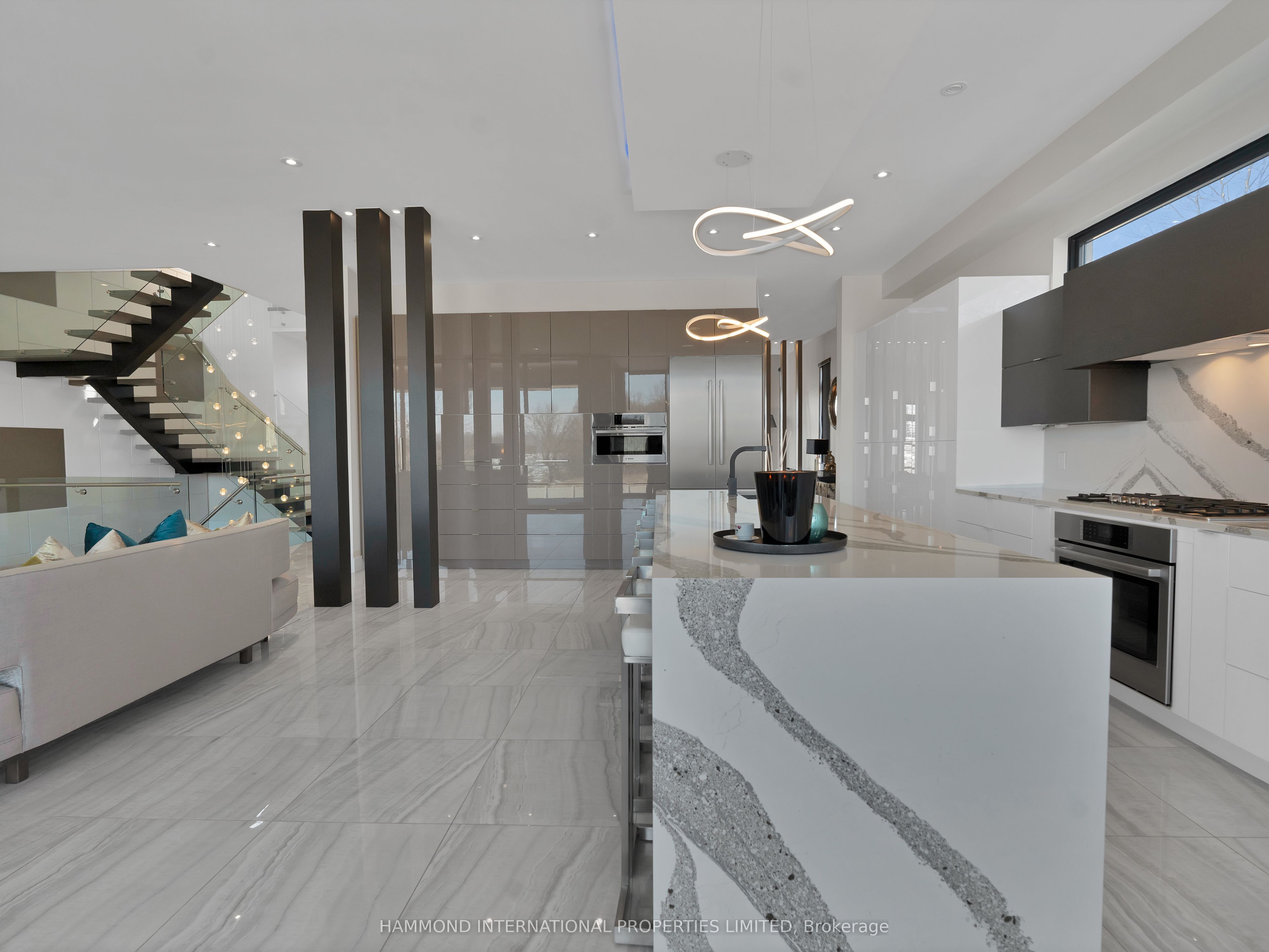 8374 Dickenson Road Property Photo 12