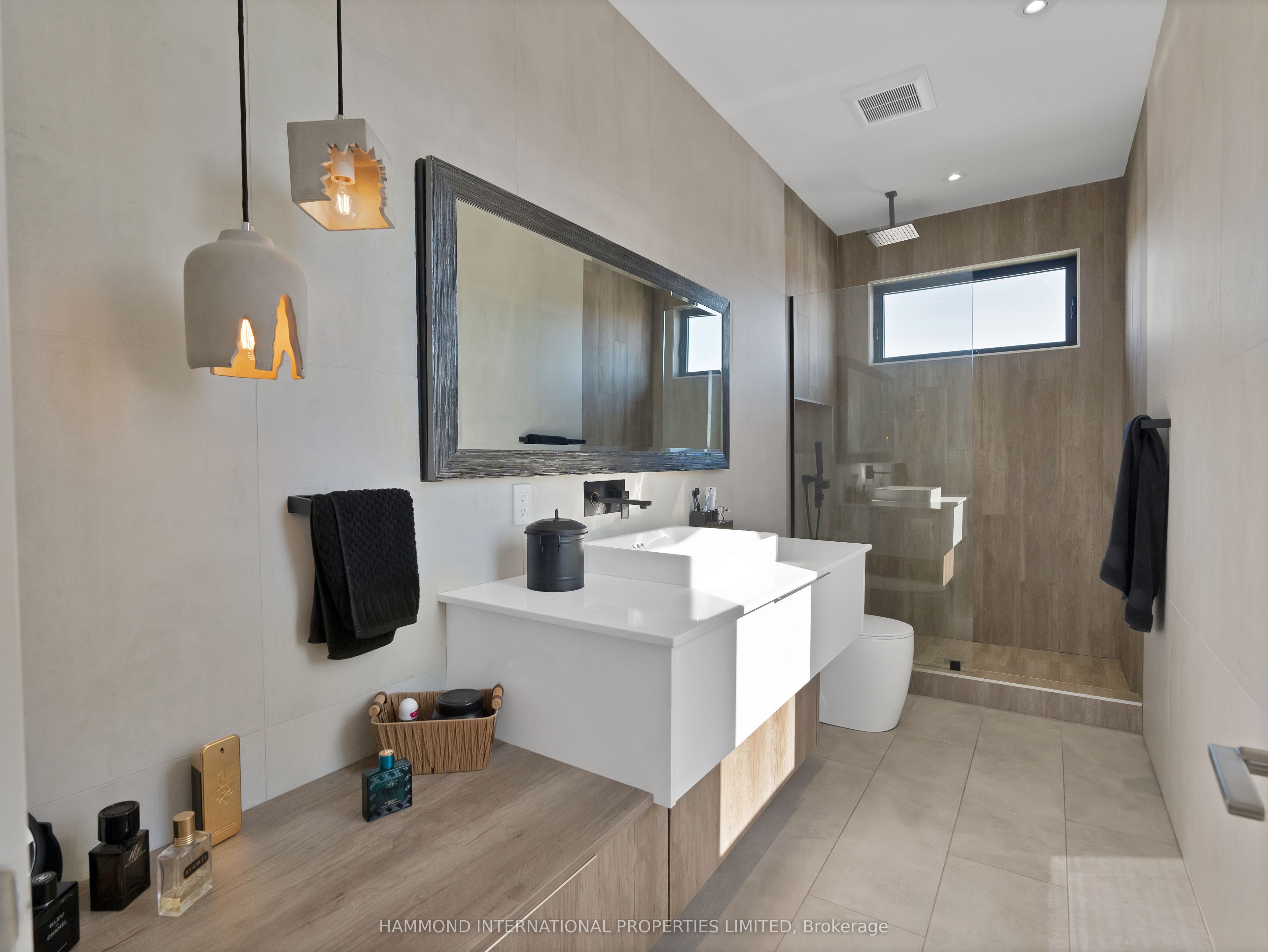 8374 Dickenson Road Property Photo 32