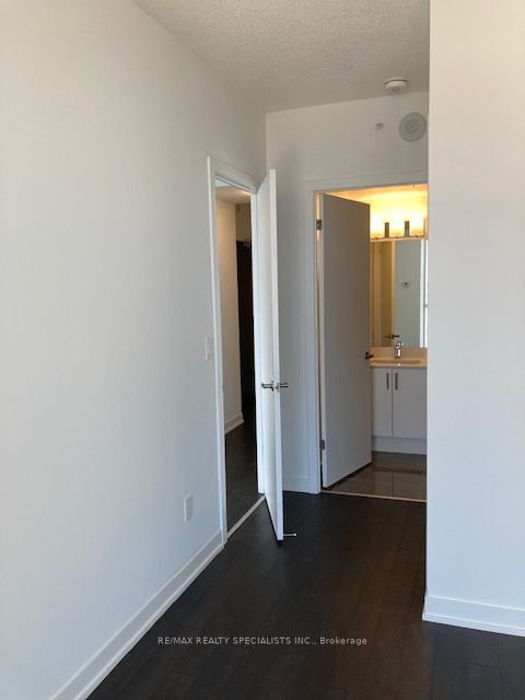 550 North Service Road 1308 Property Photo 9