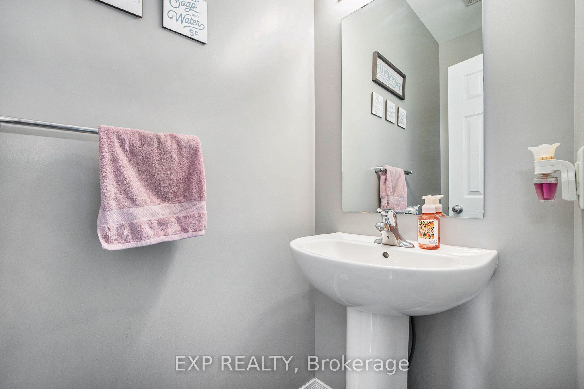 62 Riddell Street Property Photo 4