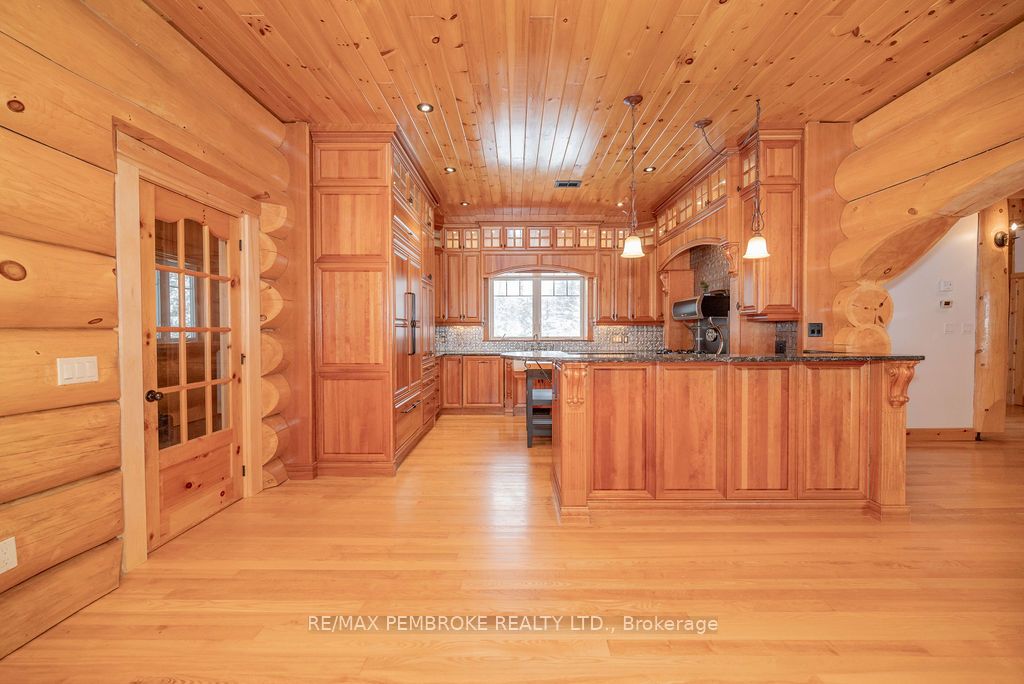 2467 Darling Road Property Photo 10