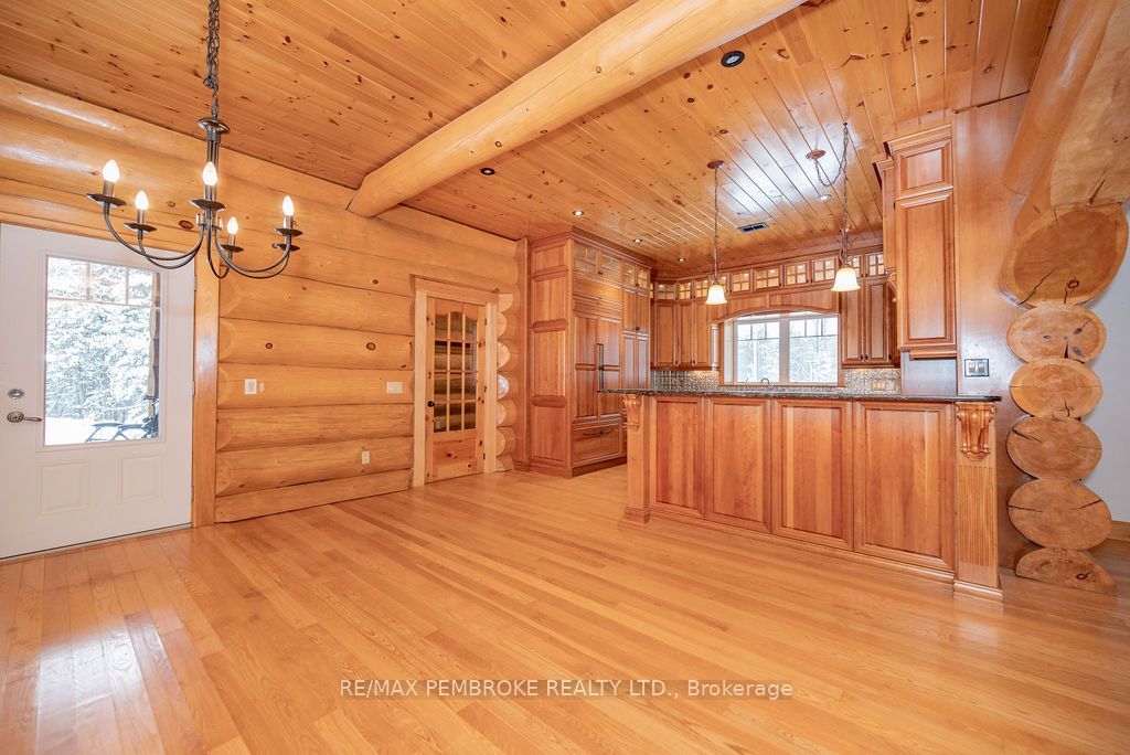 2467 Darling Road Property Photo 11