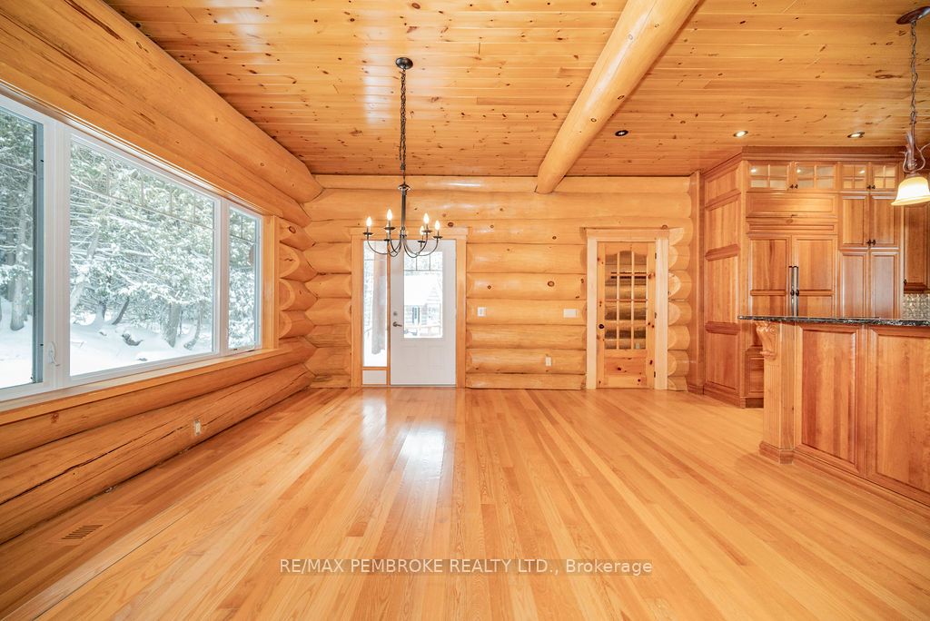 2467 Darling Road Property Photo 12