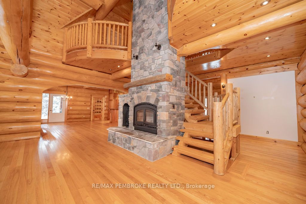 2467 Darling Road Property Photo 14