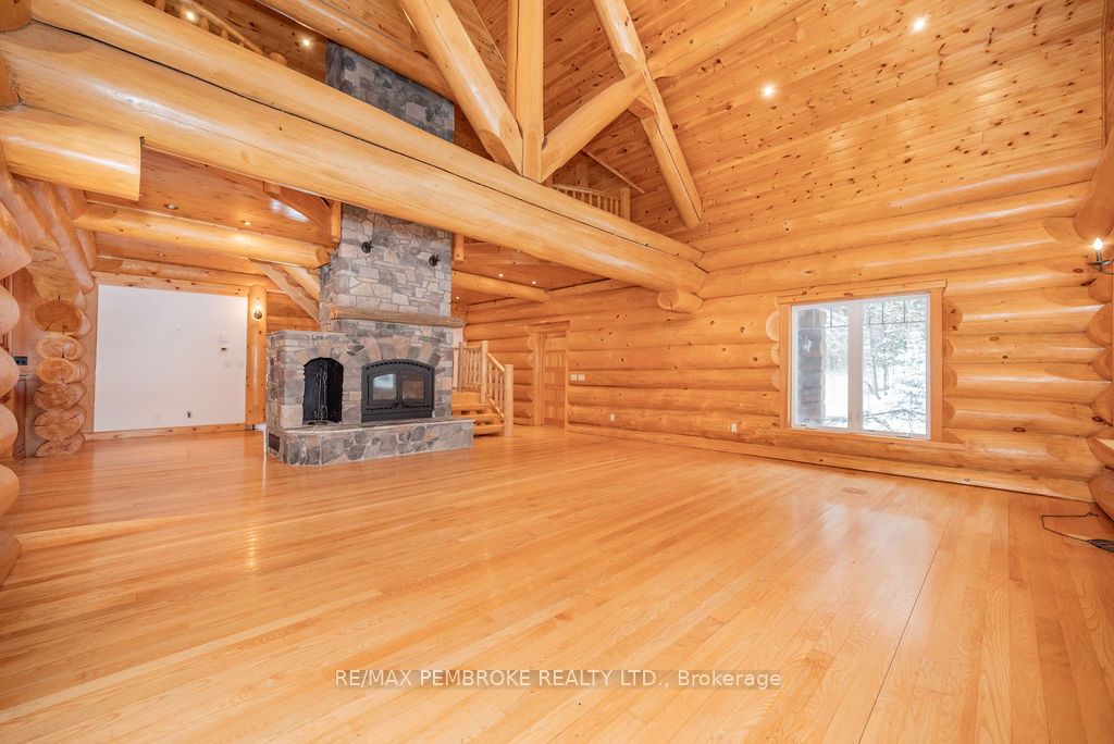 2467 Darling Road Property Photo 15