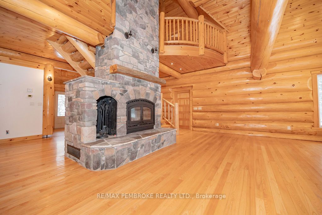 2467 Darling Road Property Photo 16