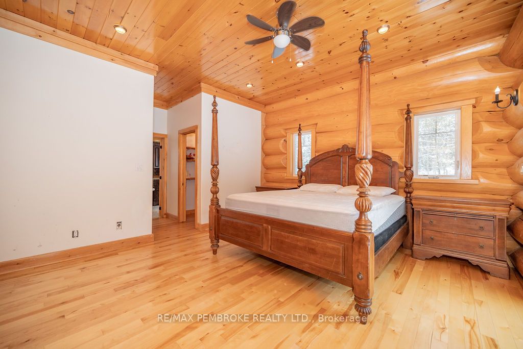 2467 Darling Road Property Photo 24