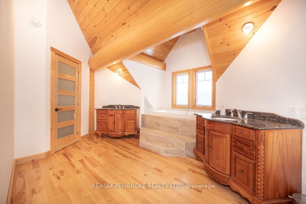 2467 Darling Road Property Photo 41