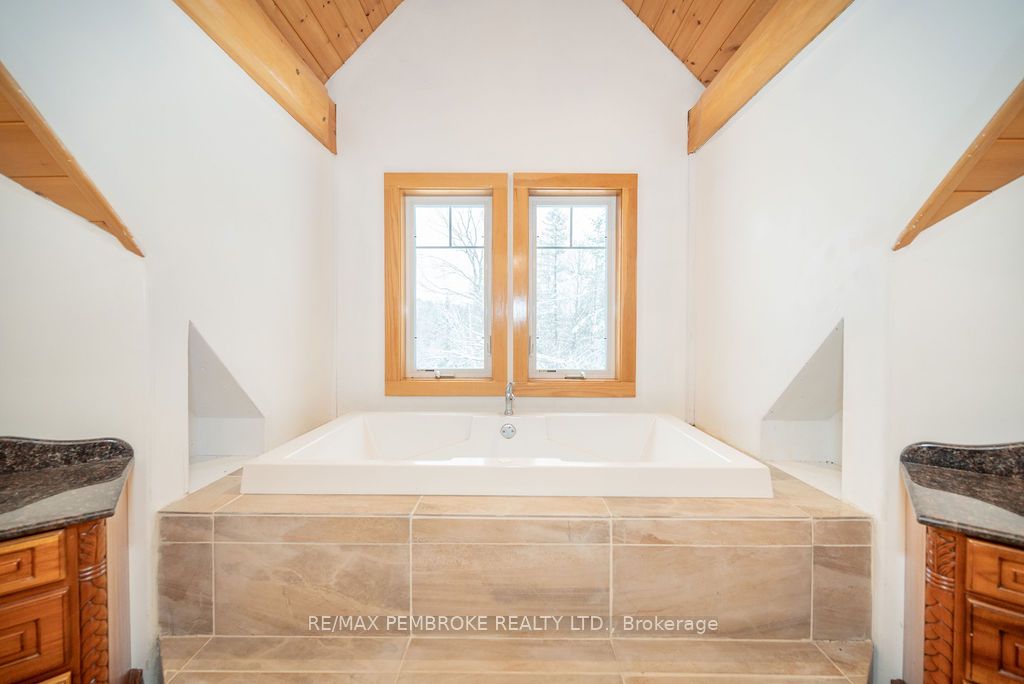 2467 Darling Road Property Photo 42