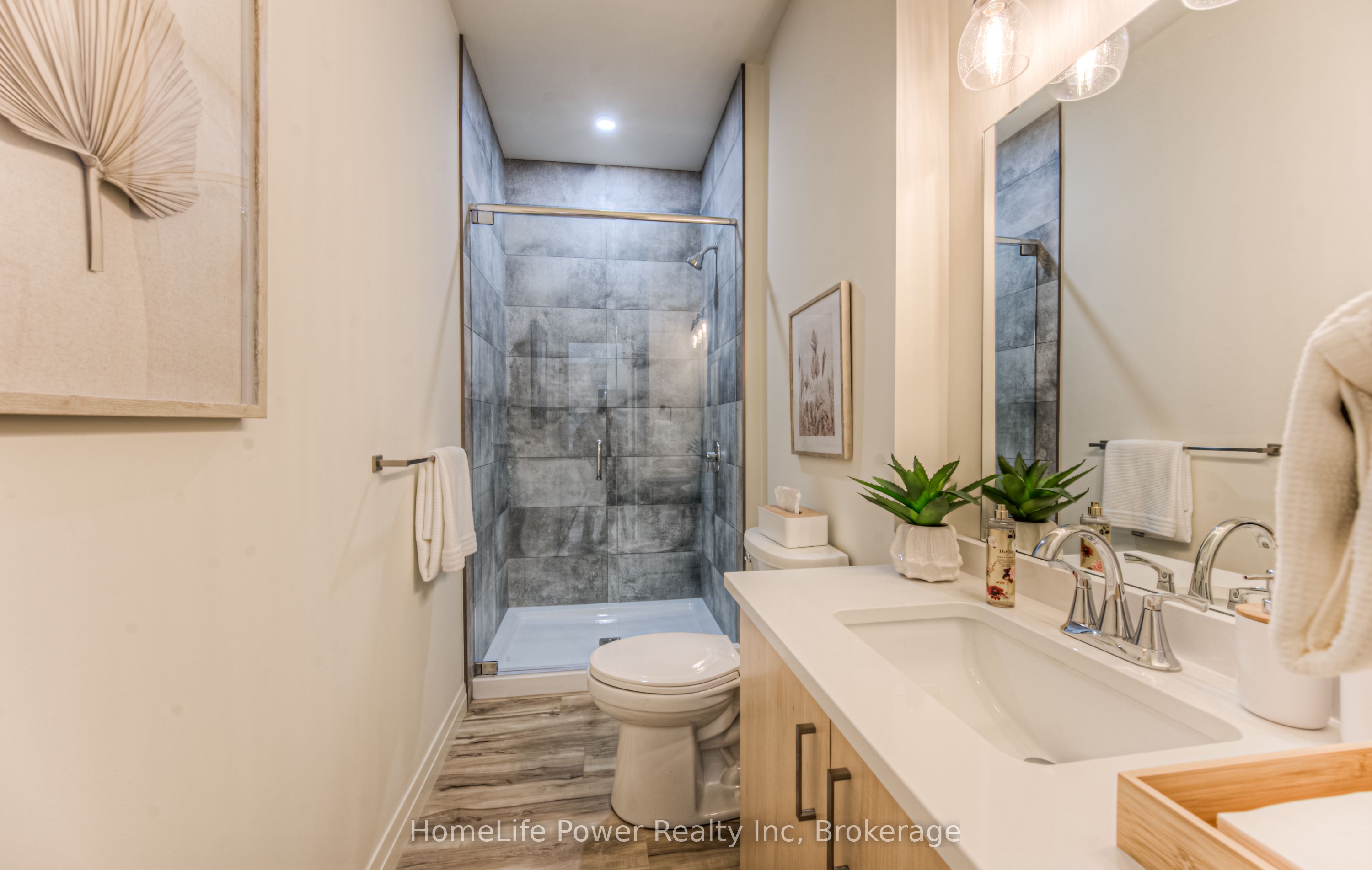 #203 - 301 Westmount Road Property Photo 8
