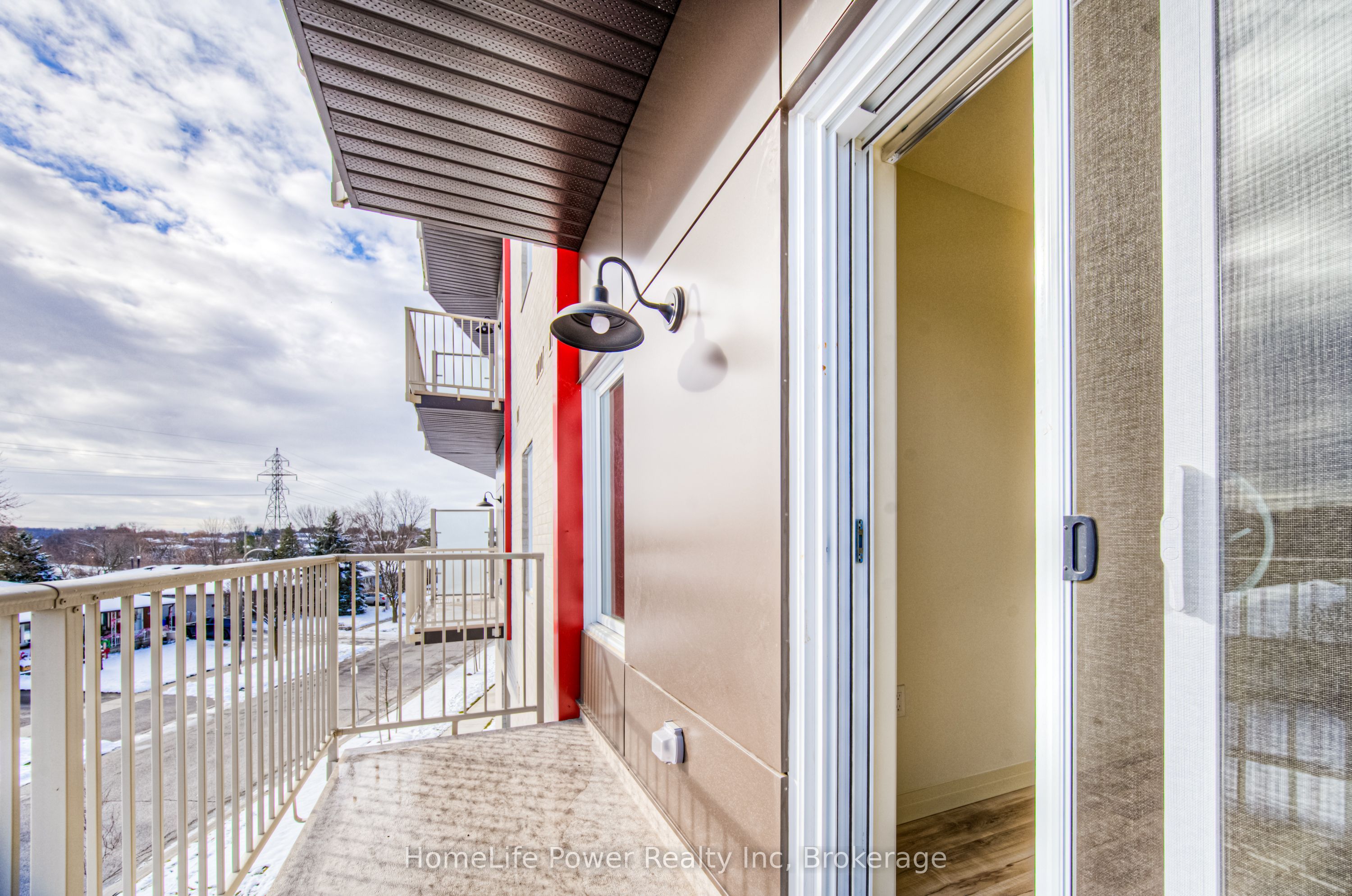#203 - 301 Westmount Road Property Photo 27