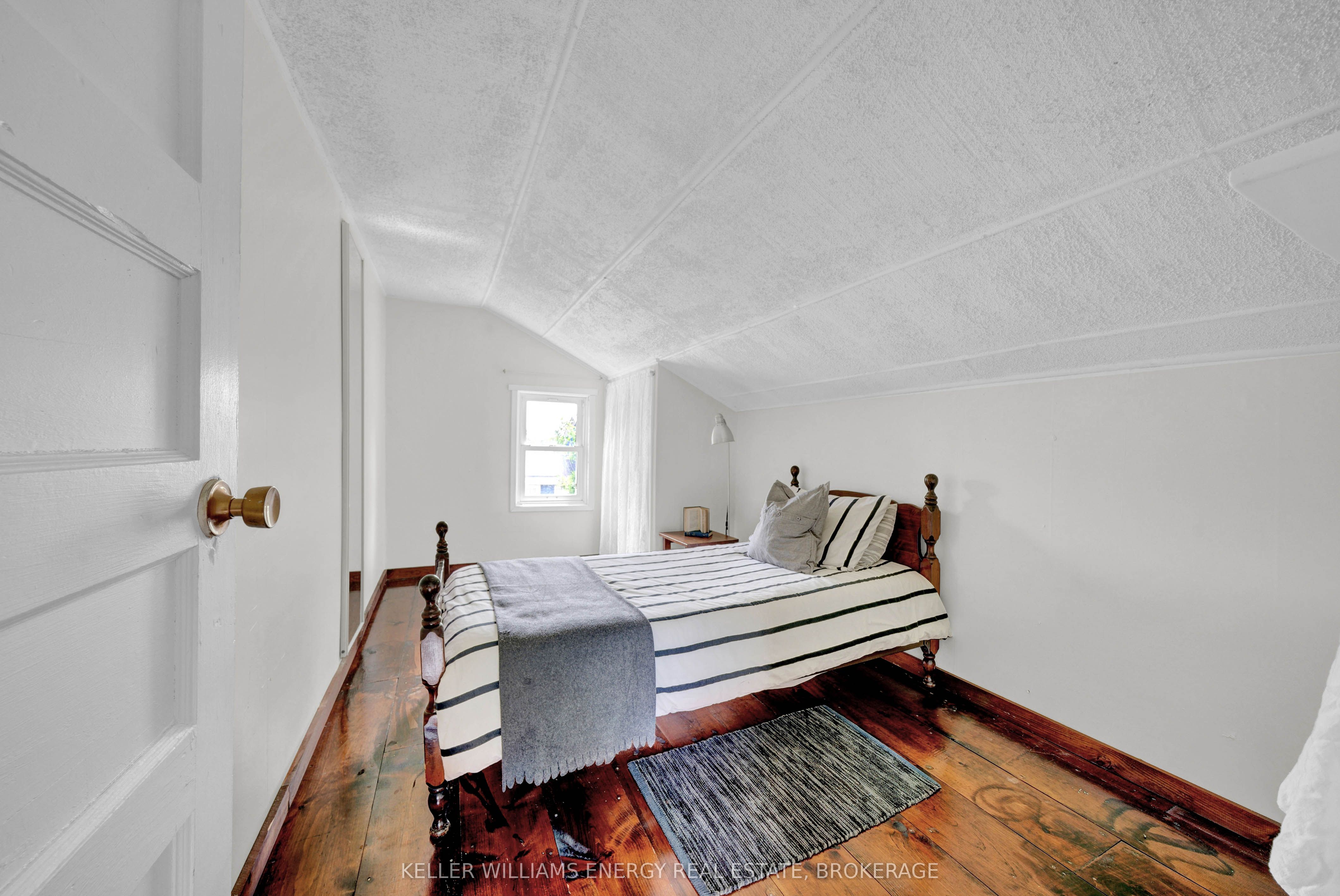 16 Squires Street Property Photo 23