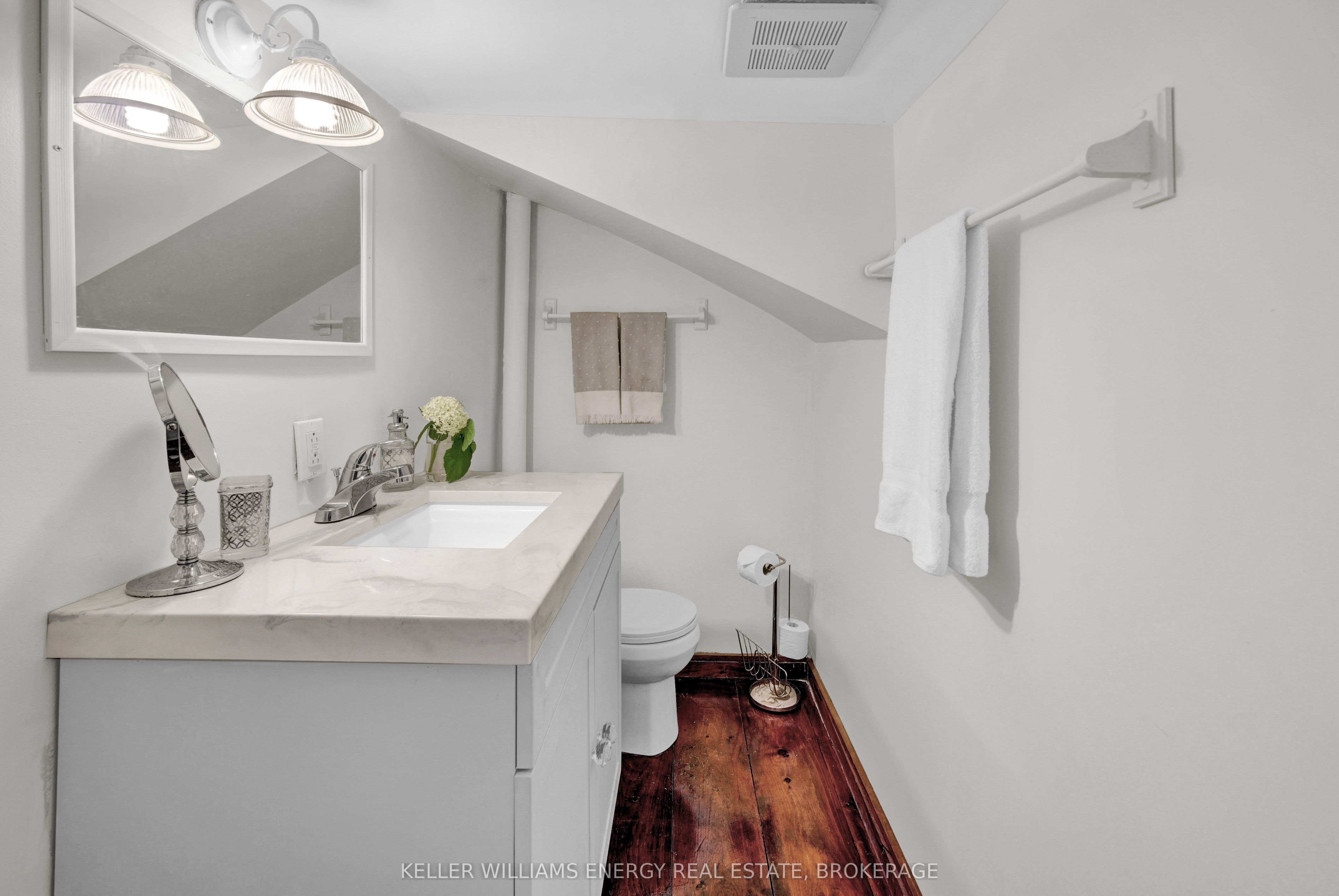 16 Squires Street Property Photo 28