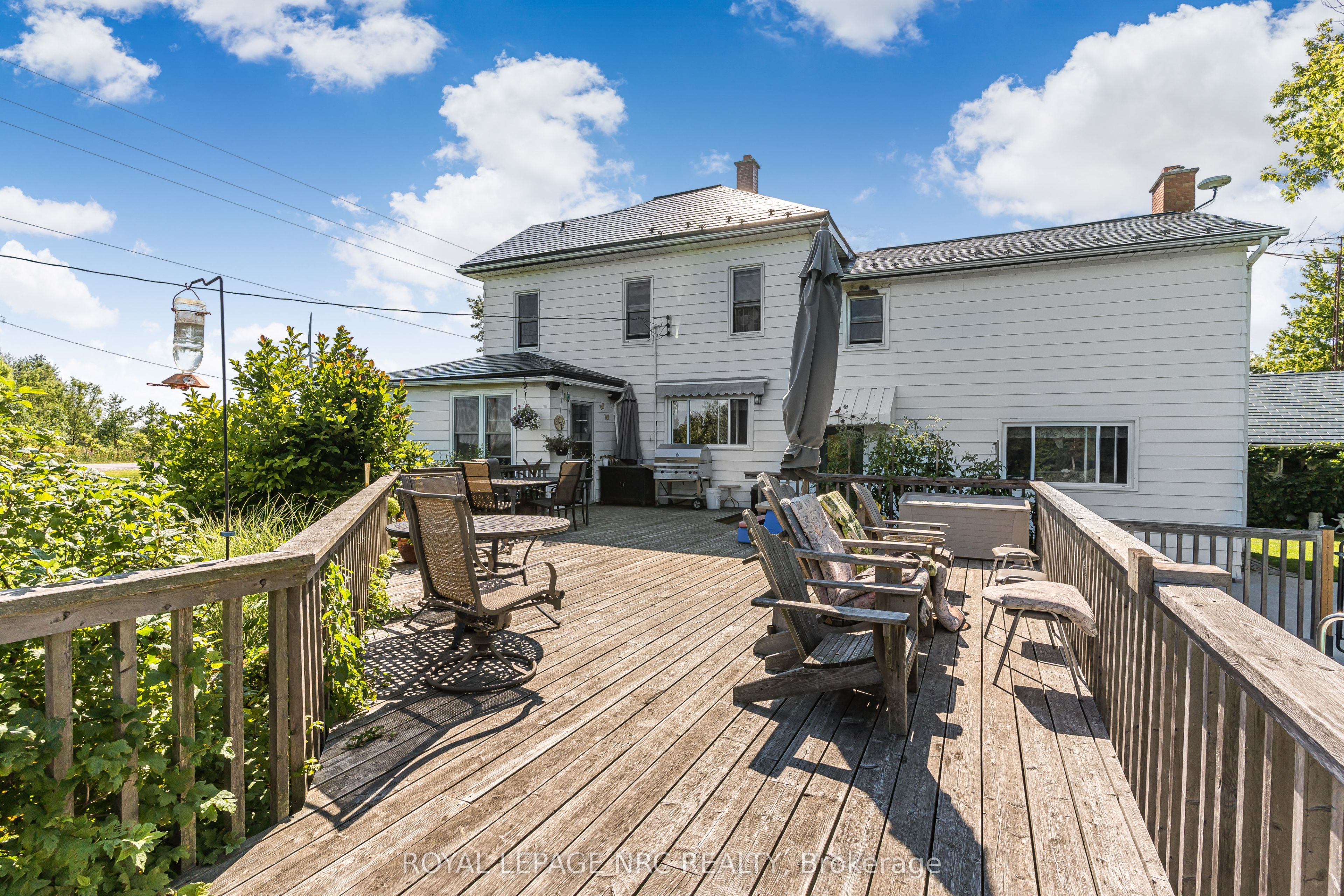 2225 North Shore Drive Property Photo 4