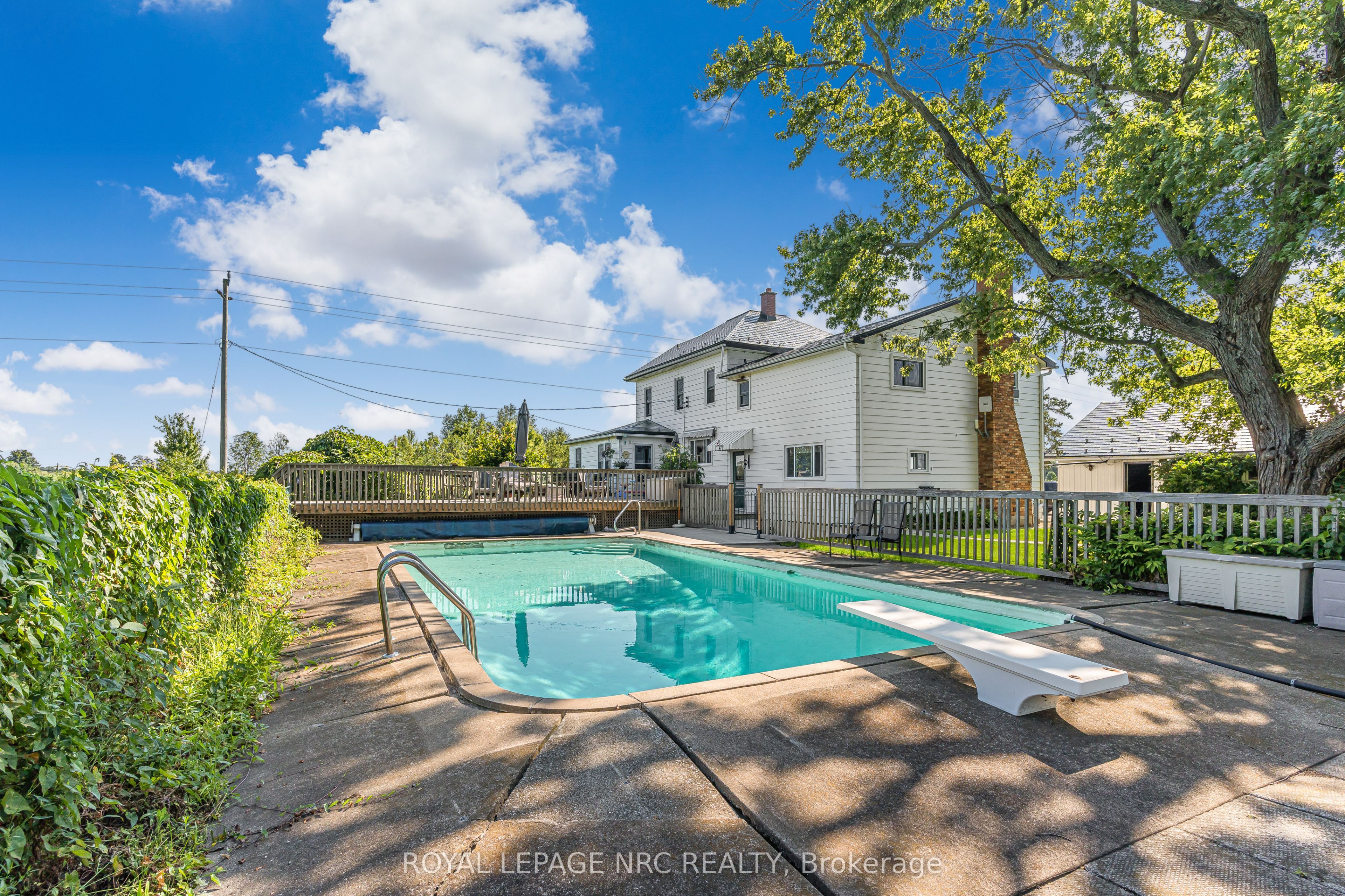 2225 North Shore Drive Property Photo 6