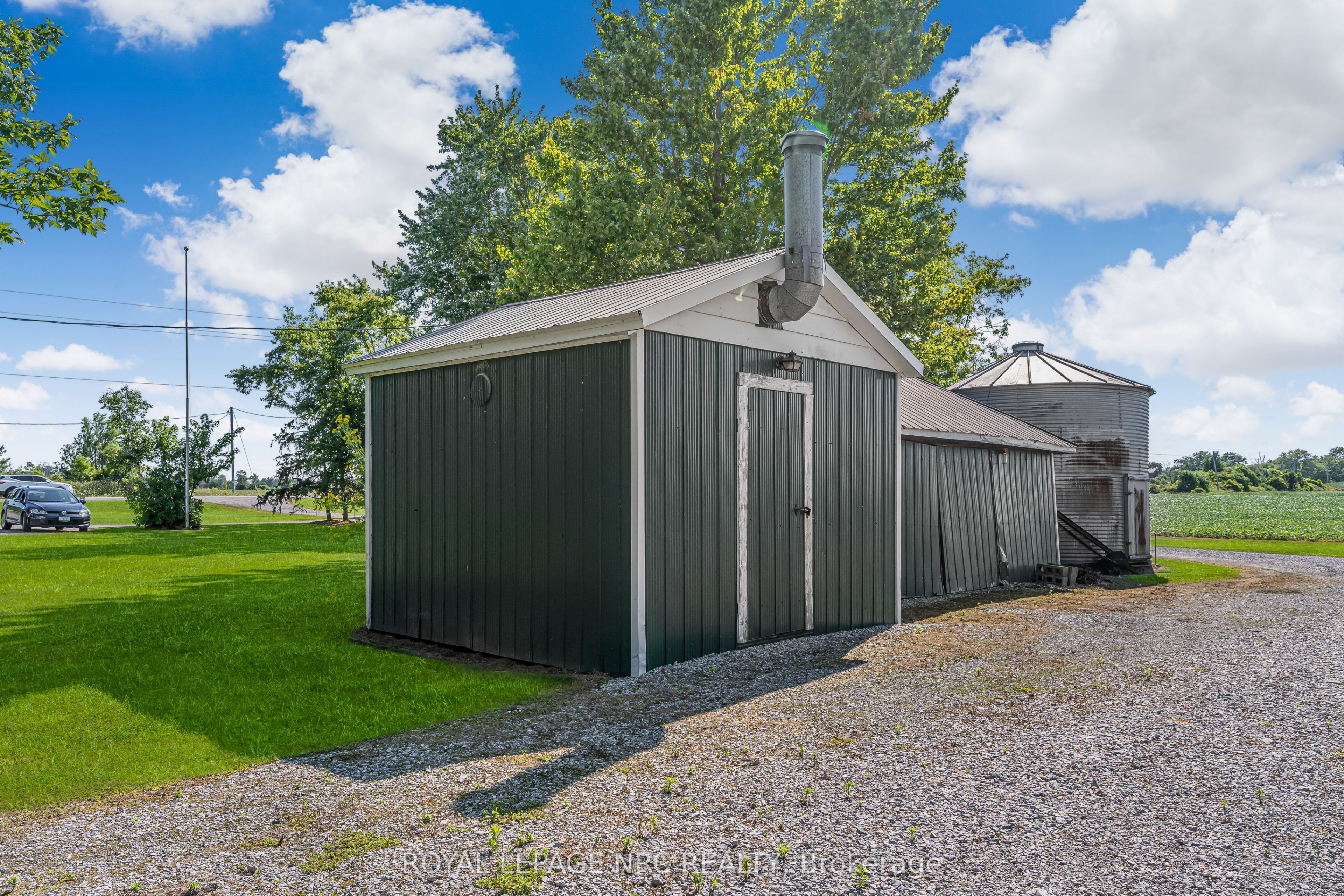 2225 North Shore Drive Property Photo 9