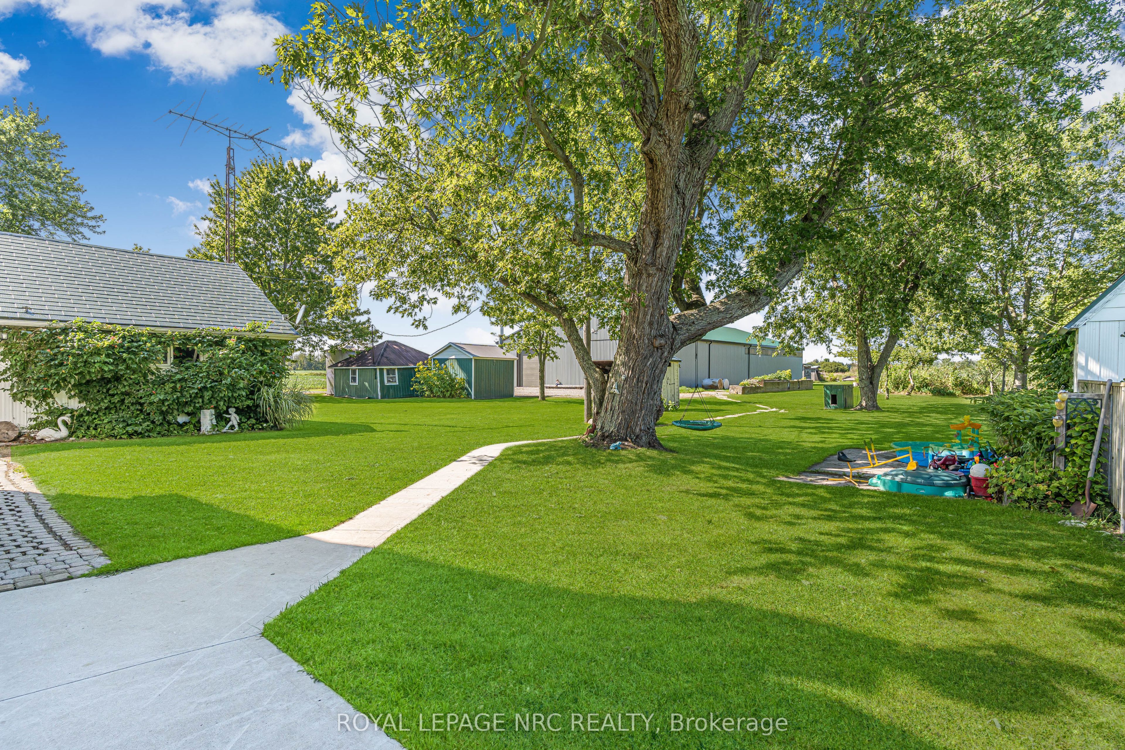 2225 North Shore Drive Property Photo 11