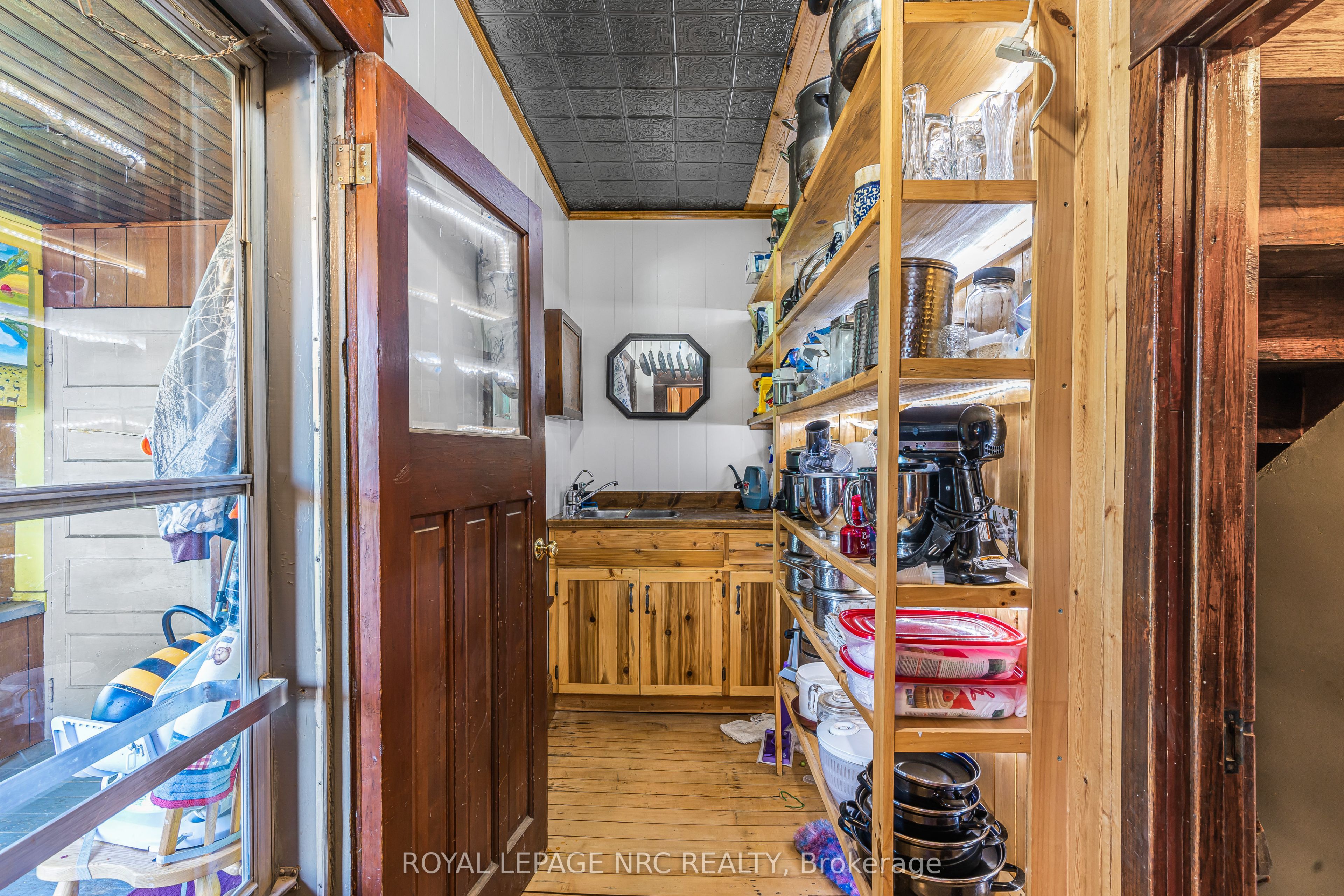 2225 North Shore Drive Property Photo 18