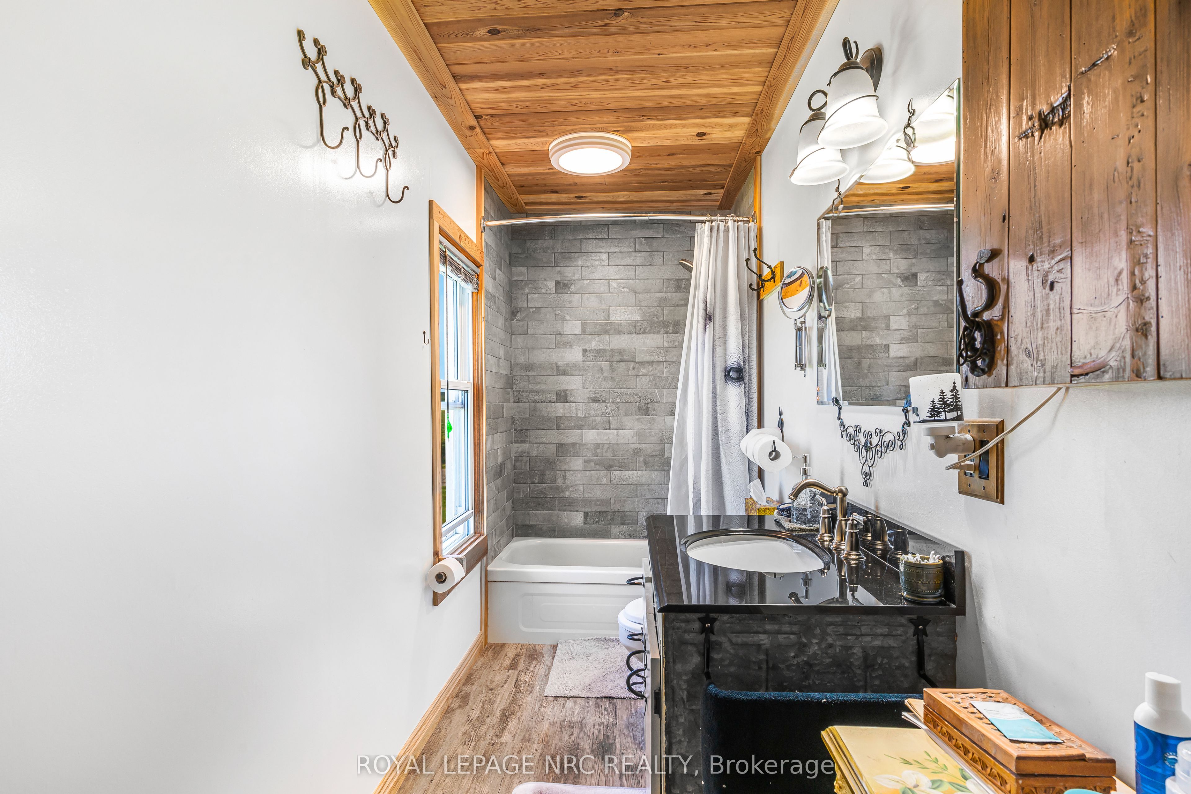 2225 North Shore Drive Property Photo 28