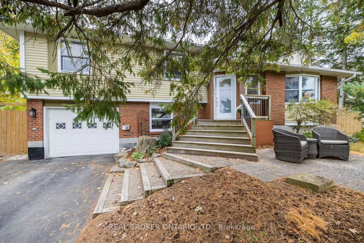 392 Country Street Property Photo