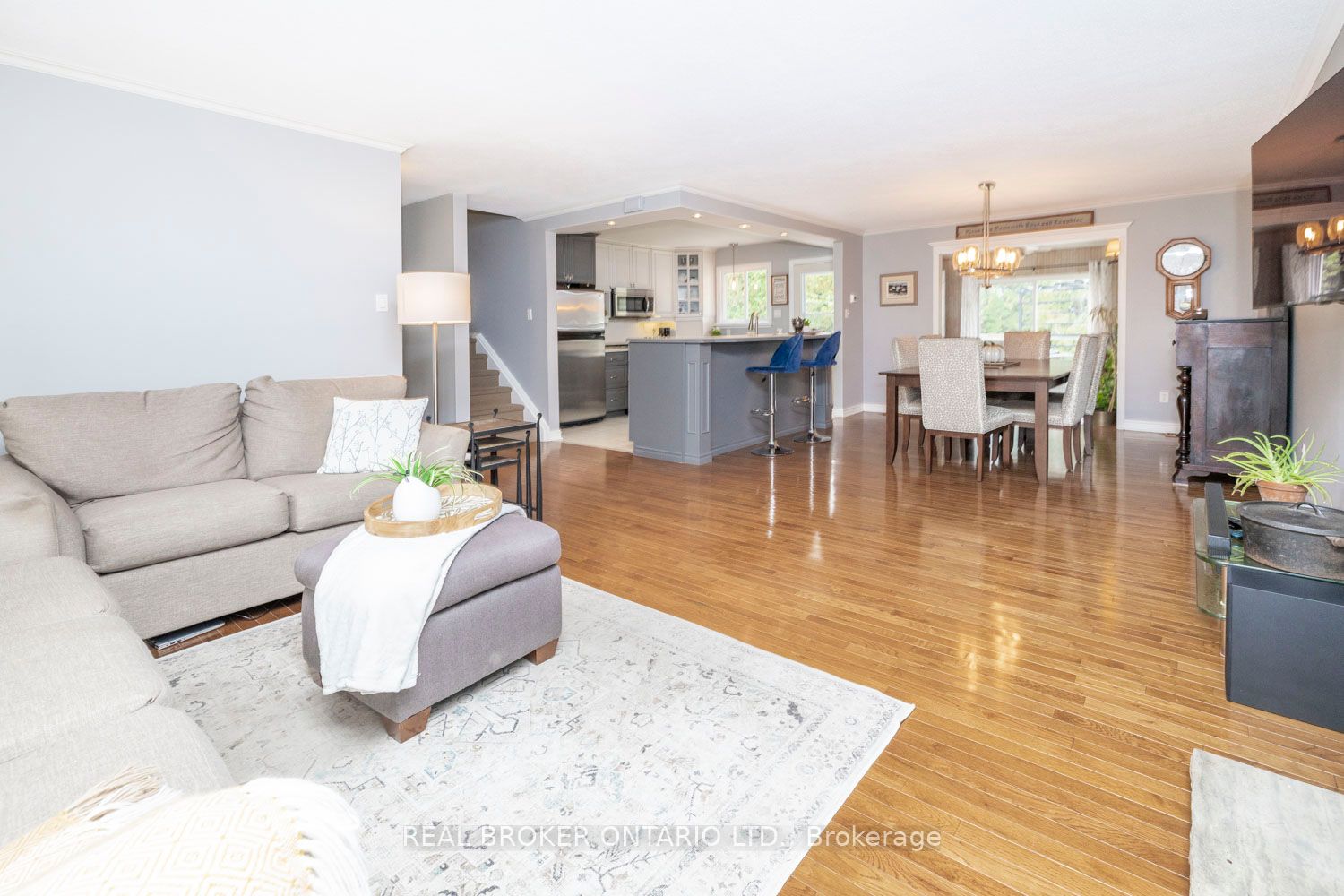 392 Country Street Property Photo 8