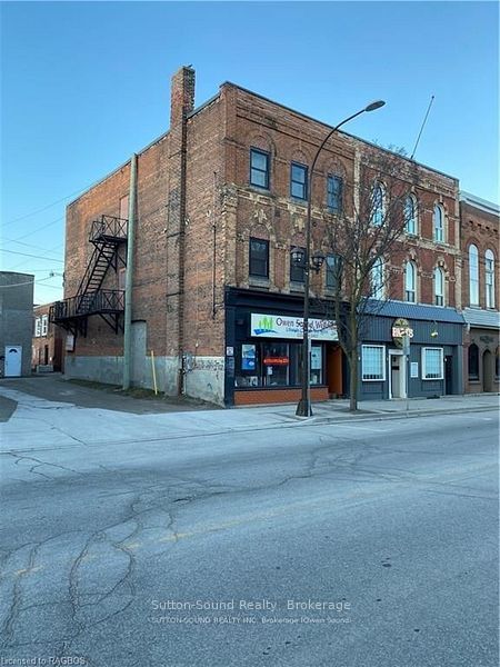 221 8th Street Property Photo 1