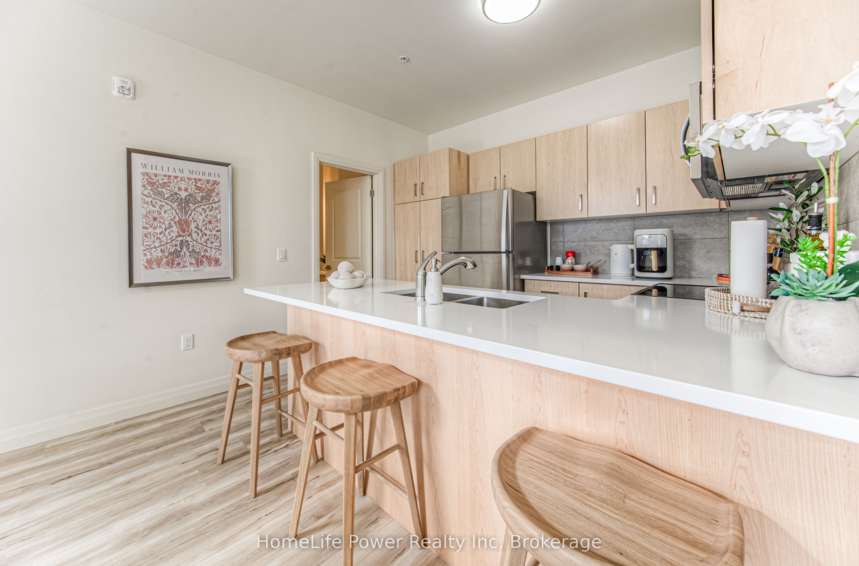 #414 - 301 Westmount Road Property Photo 5