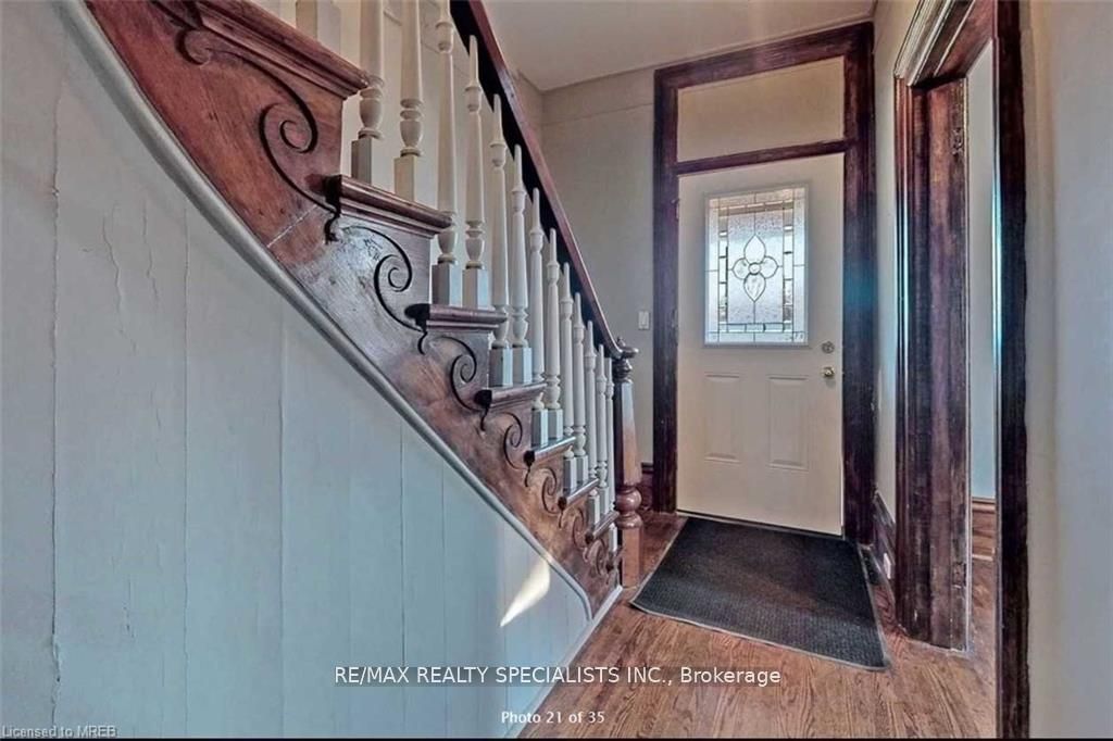 225 Dundas Street Property Photo 2