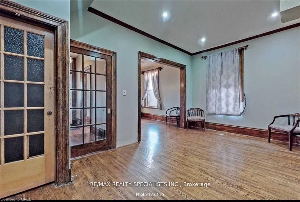225 Dundas Street Property Photo 4