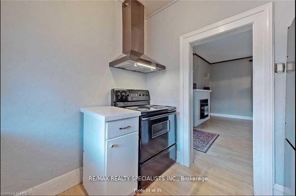 225 Dundas Street Property Photo 8