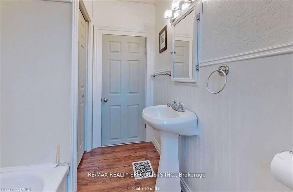 225 Dundas Street Property Photo 10