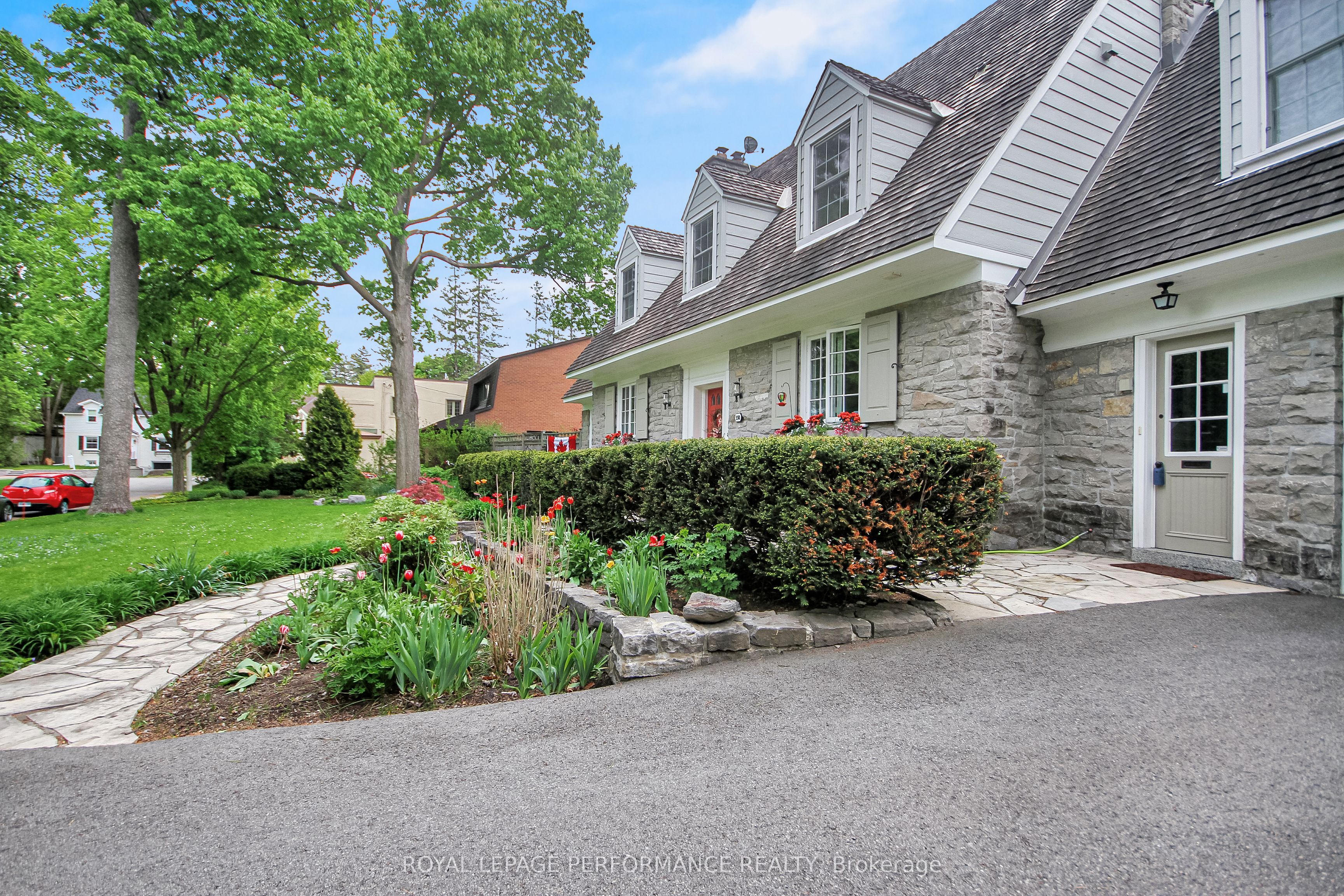 550 Piccadilly Avenue Property Photo 4