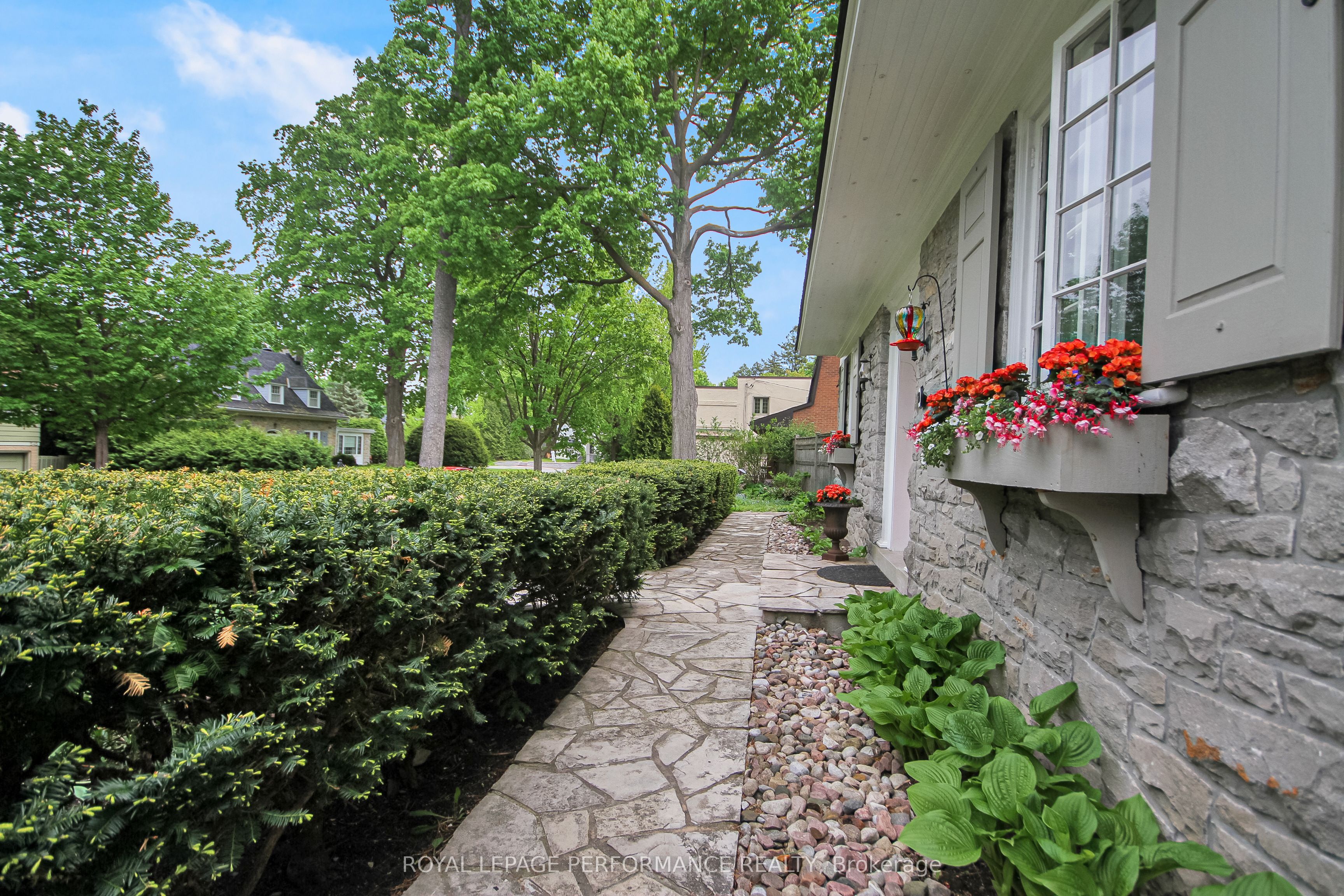 550 Piccadilly Avenue Property Photo 5