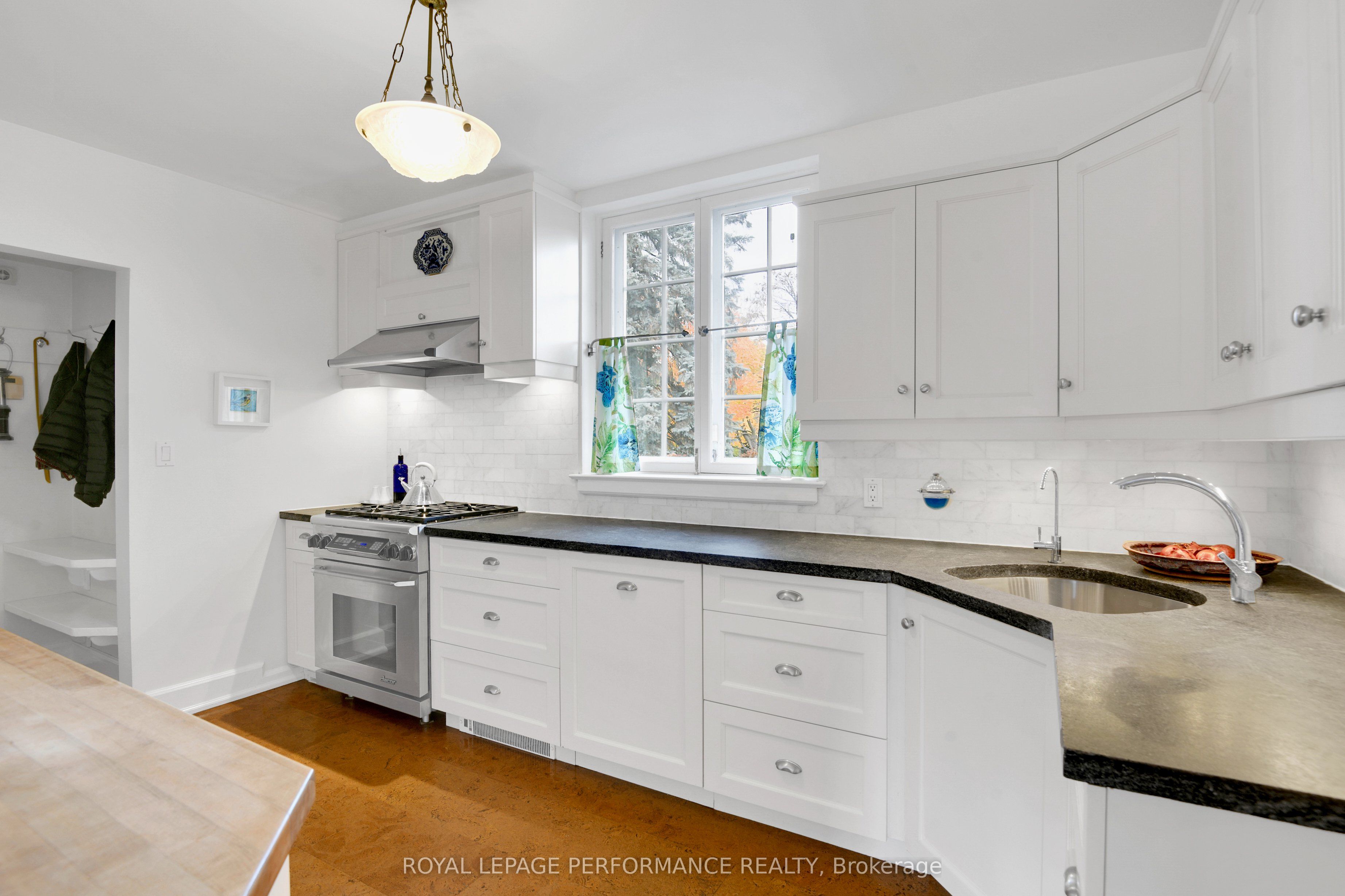 550 Piccadilly Avenue Property Photo 7