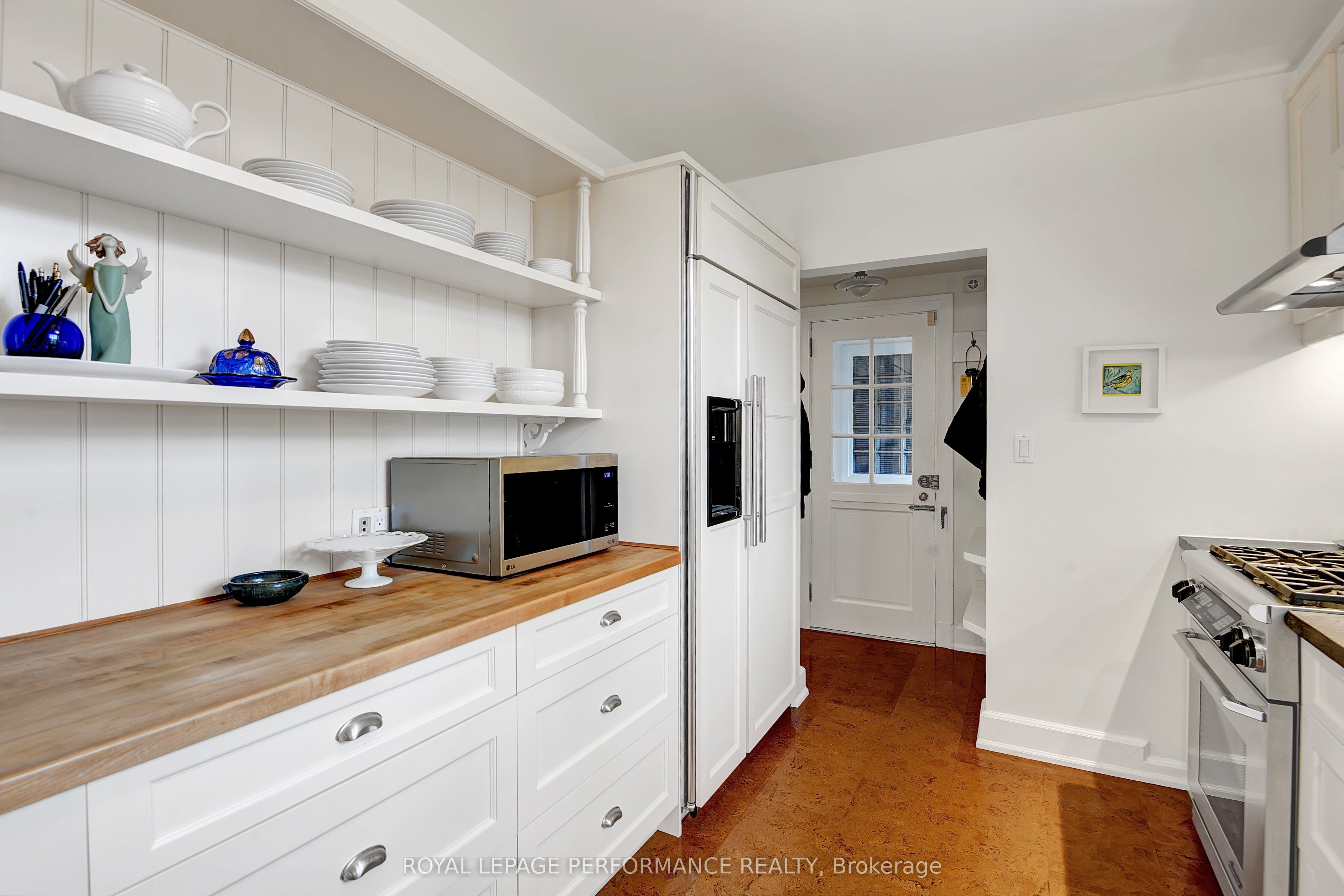 550 Piccadilly Avenue Property Photo 8