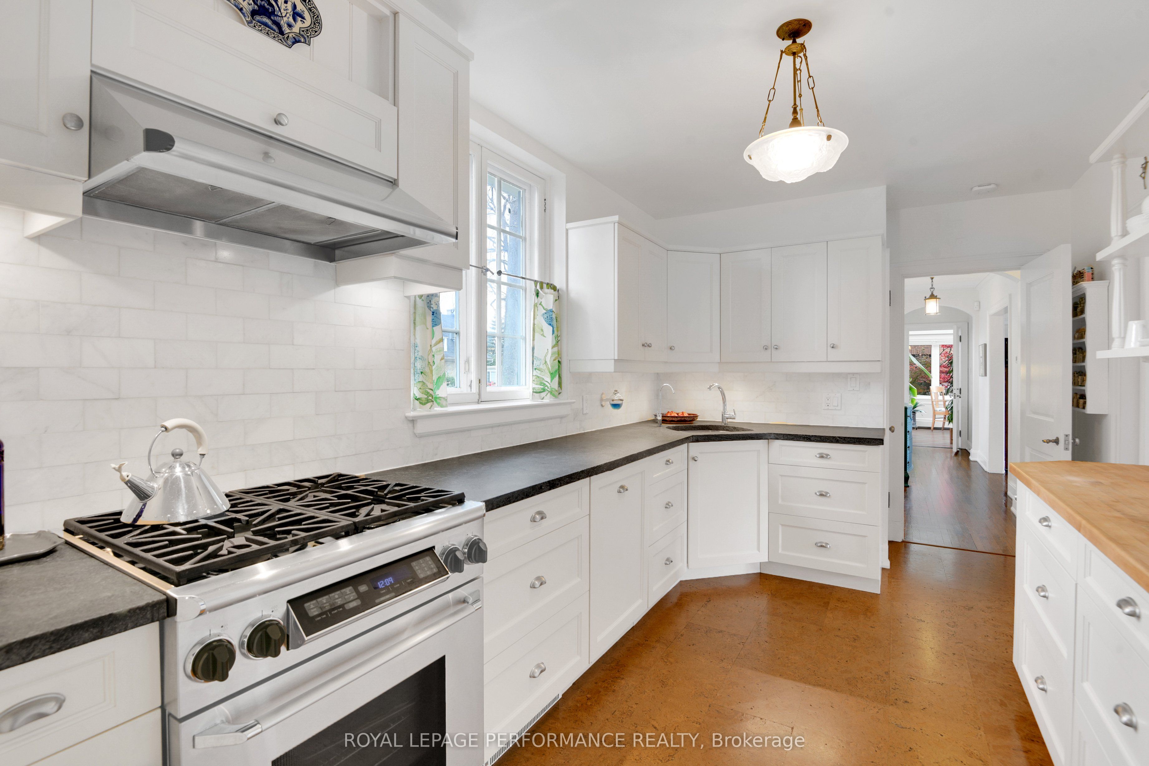 550 Piccadilly Avenue Property Photo 9