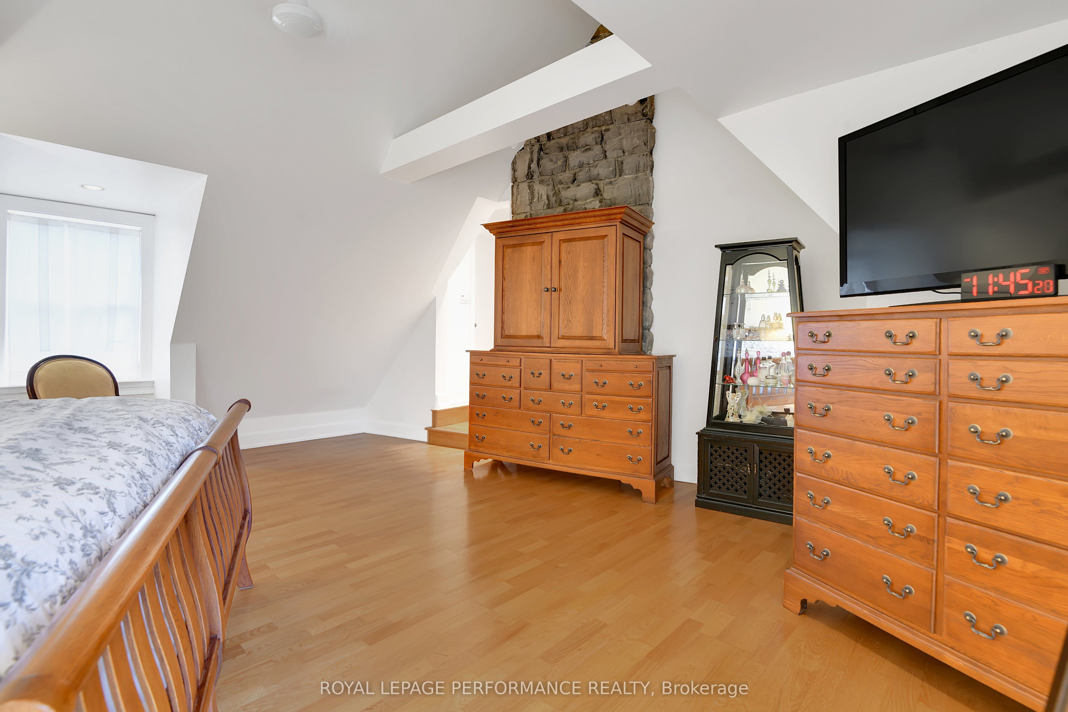 550 Piccadilly Avenue Property Photo 22