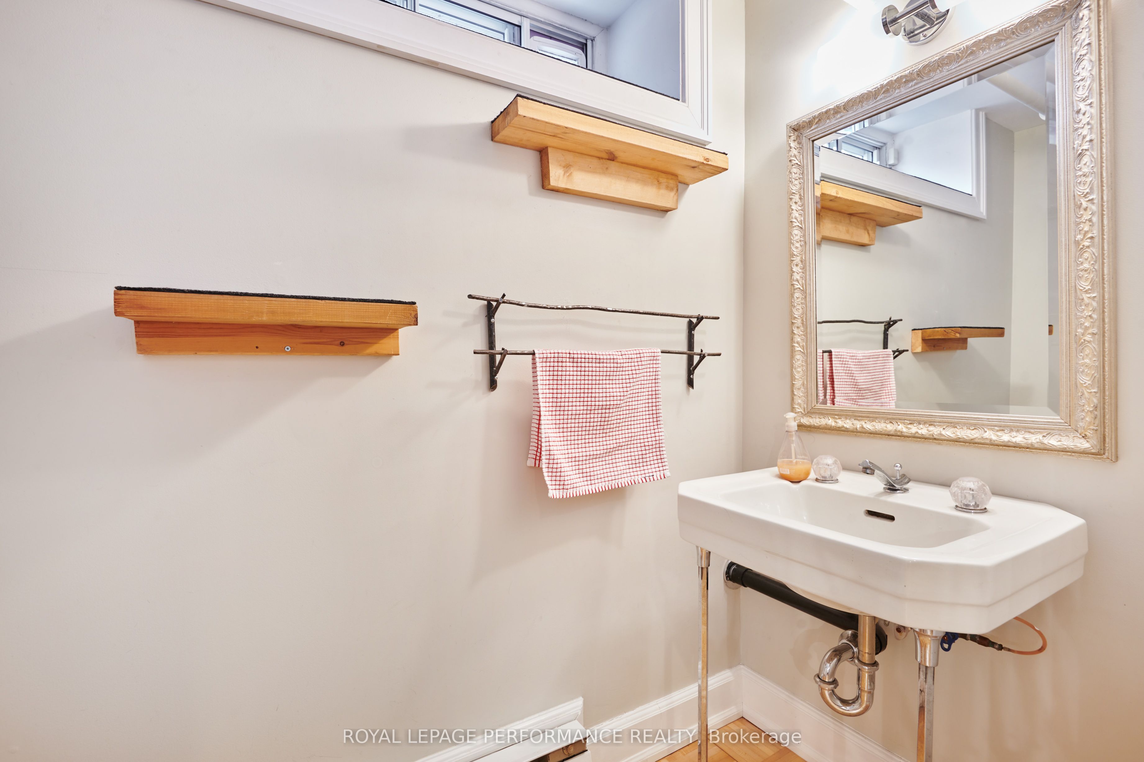 550 Piccadilly Avenue Property Photo 32