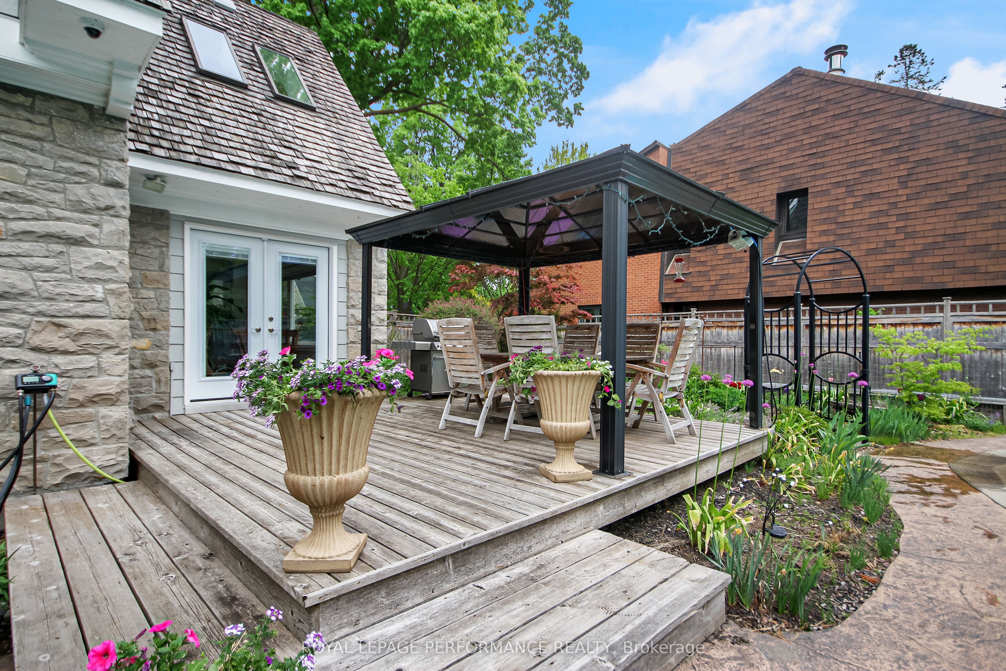 550 Piccadilly Avenue Property Photo 36